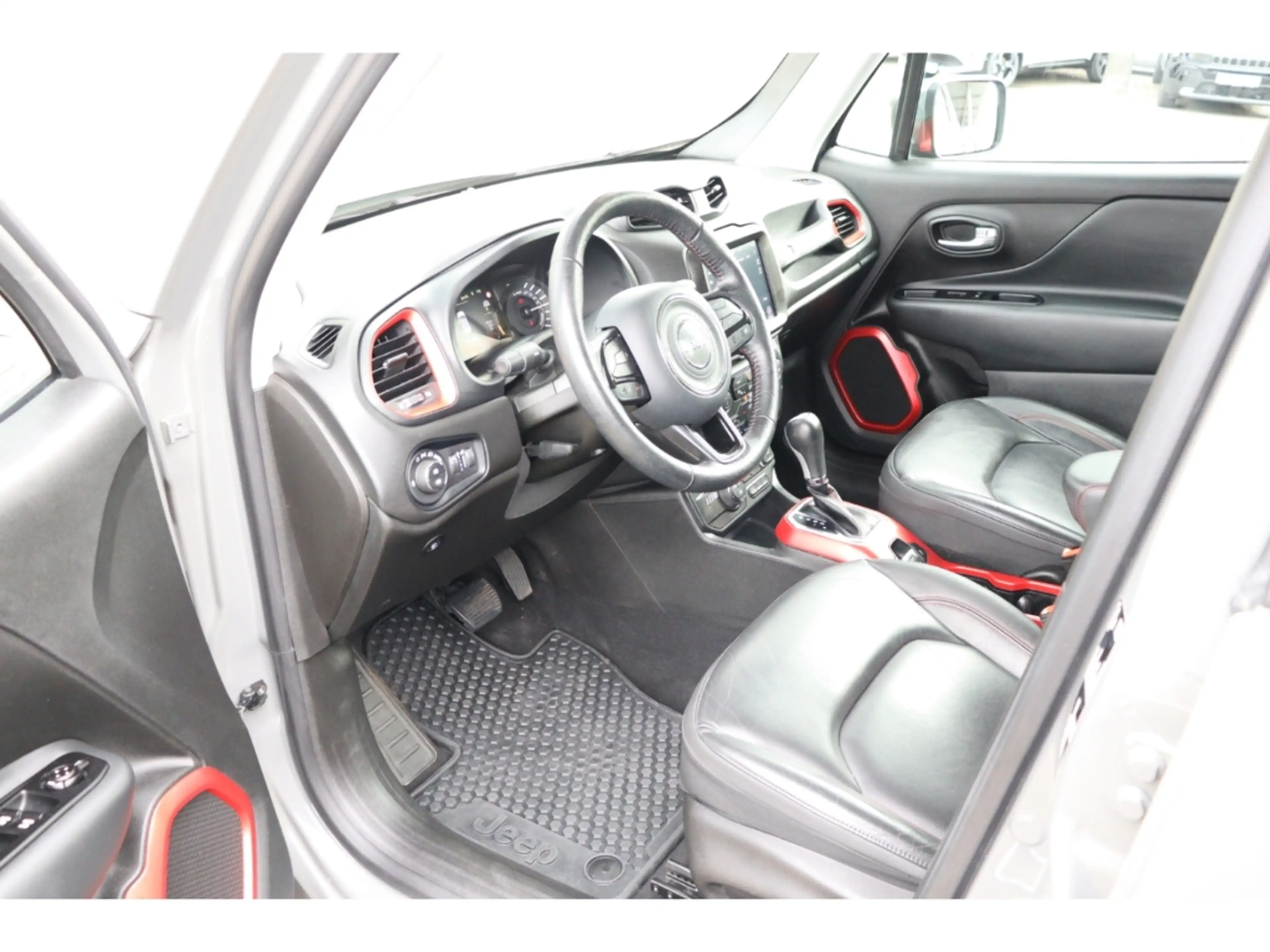 Jeep Renegade TRAILHAWK 1.3 PHEV 4Xe 240PS AT LED AHK NAVI WINTE — photo 10