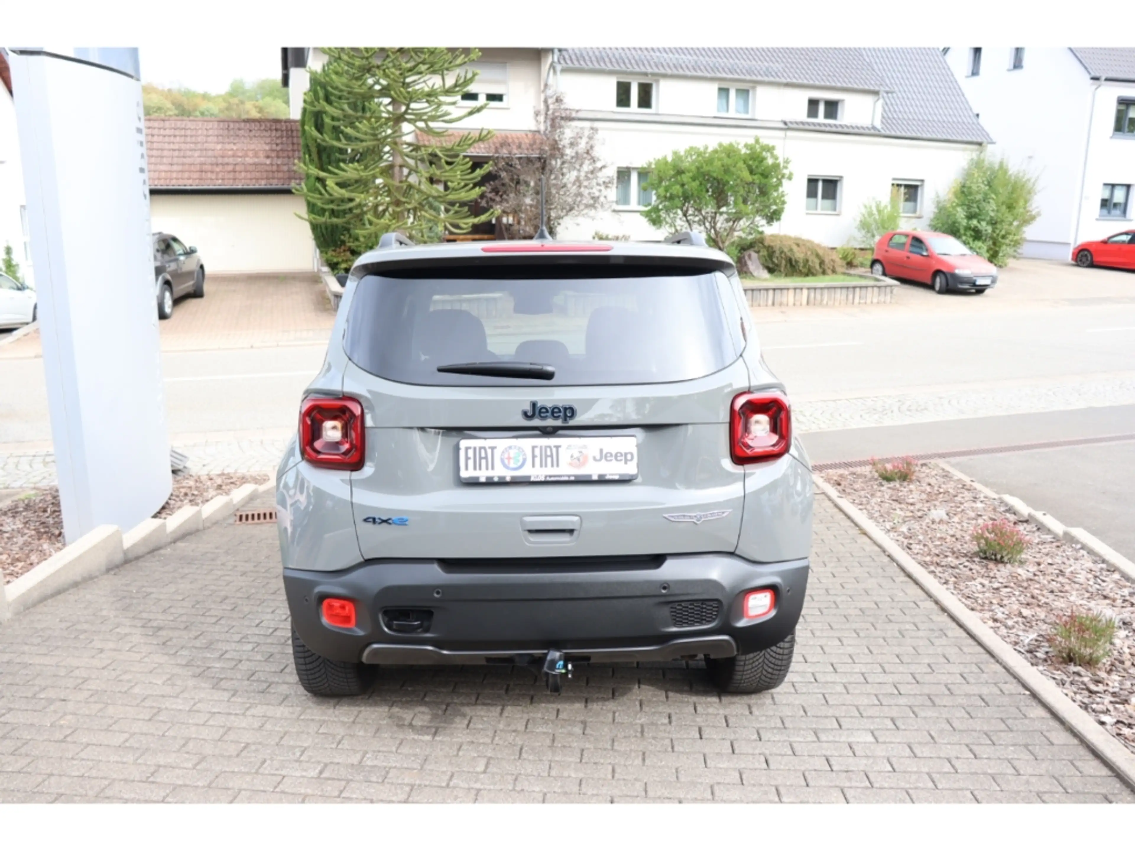 Jeep Renegade TRAILHAWK 1.3 PHEV 4Xe 240PS AT LED AHK NAVI WINTE — photo 4