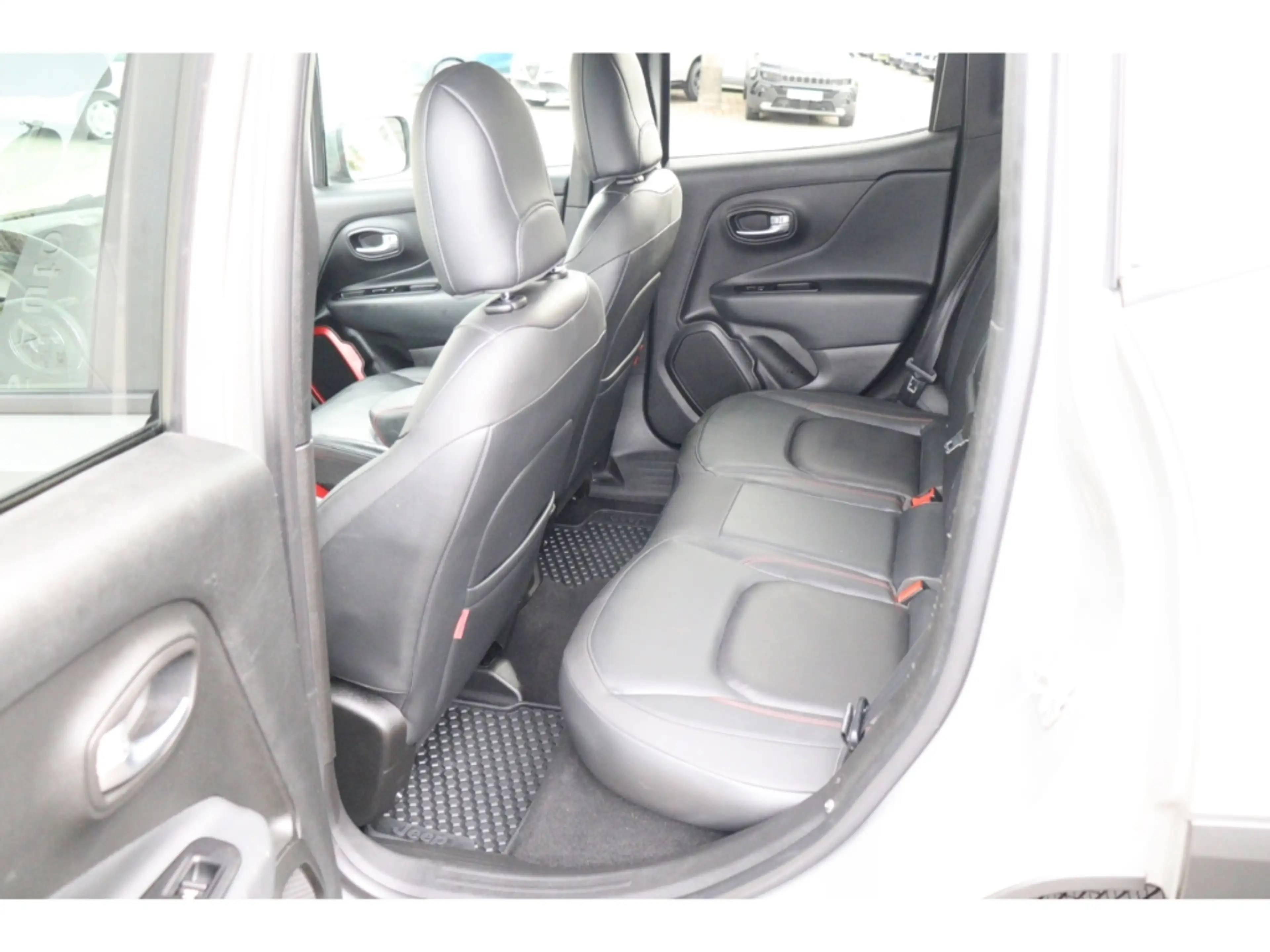 Jeep Renegade TRAILHAWK 1.3 PHEV 4Xe 240PS AT LED AHK NAVI WINTE — photo 11