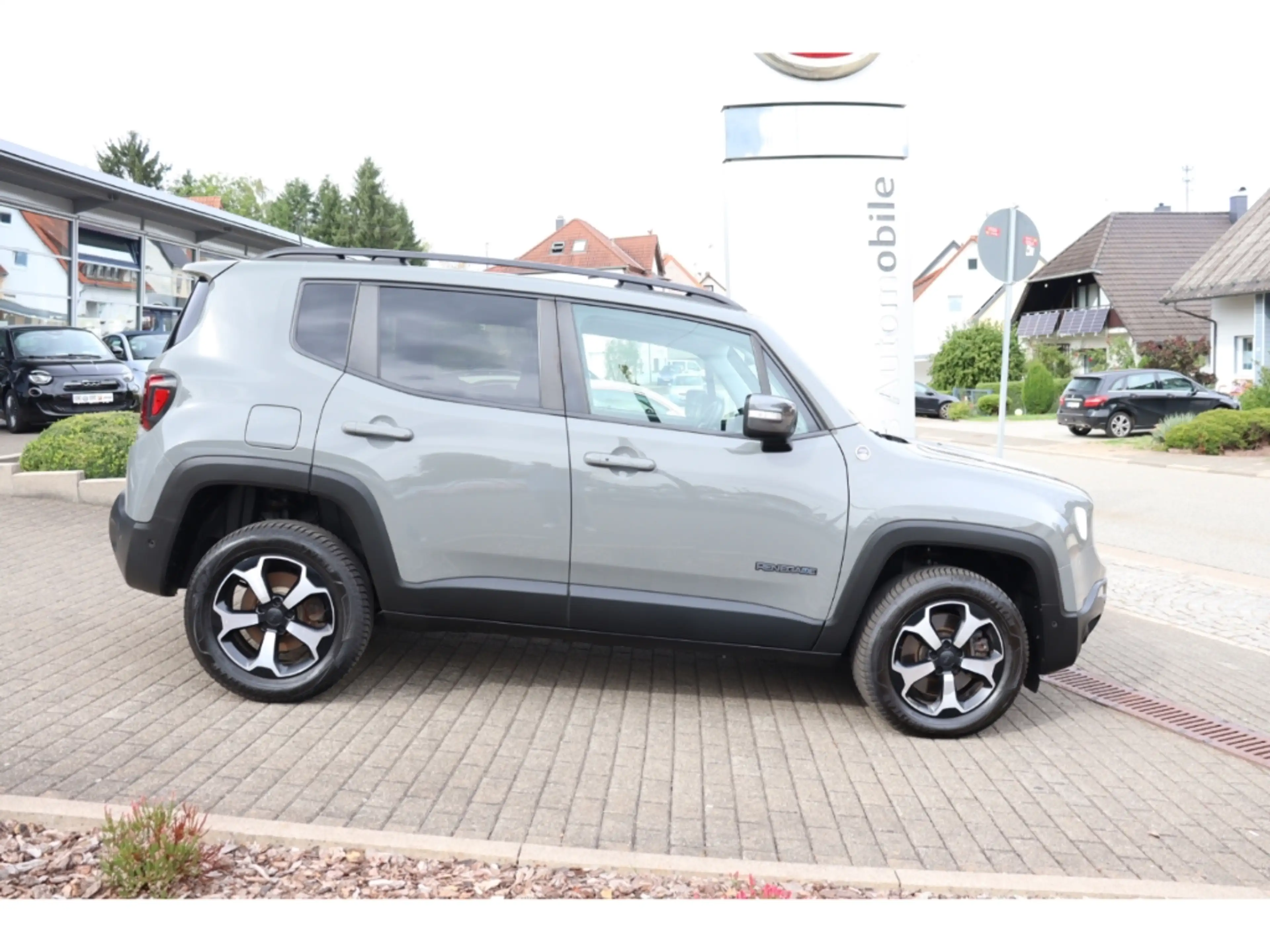 Jeep Renegade TRAILHAWK 1.3 PHEV 4Xe 240PS AT LED AHK NAVI WINTE — photo 2