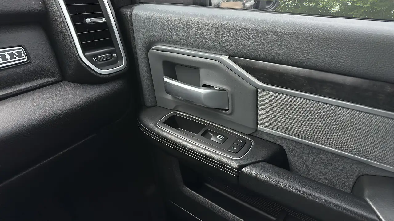 RAM 2500 снимка RAM 2500