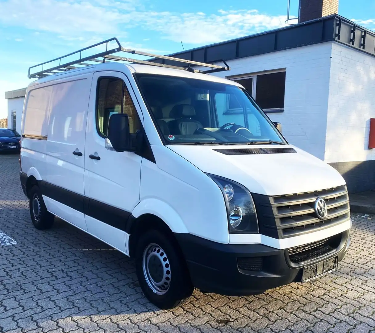 Volkswagen Crafter 2.0 TDI Kasten 30 kurz L1H1 Weiß - 1