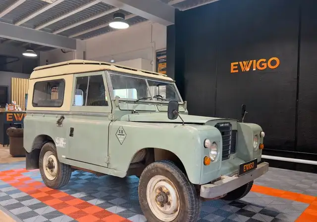 Land Rover Defender Land rover santana modéle 88 serie 3 7 places -