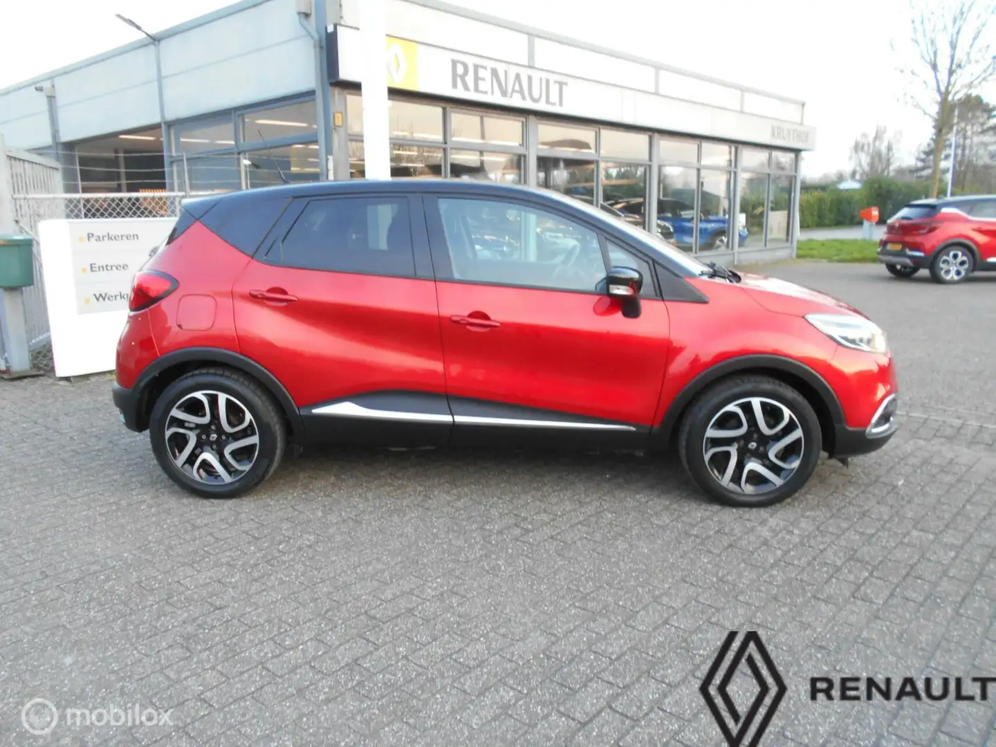 Renault Captur 1.2 TCe Helly Hansen crvena - 2