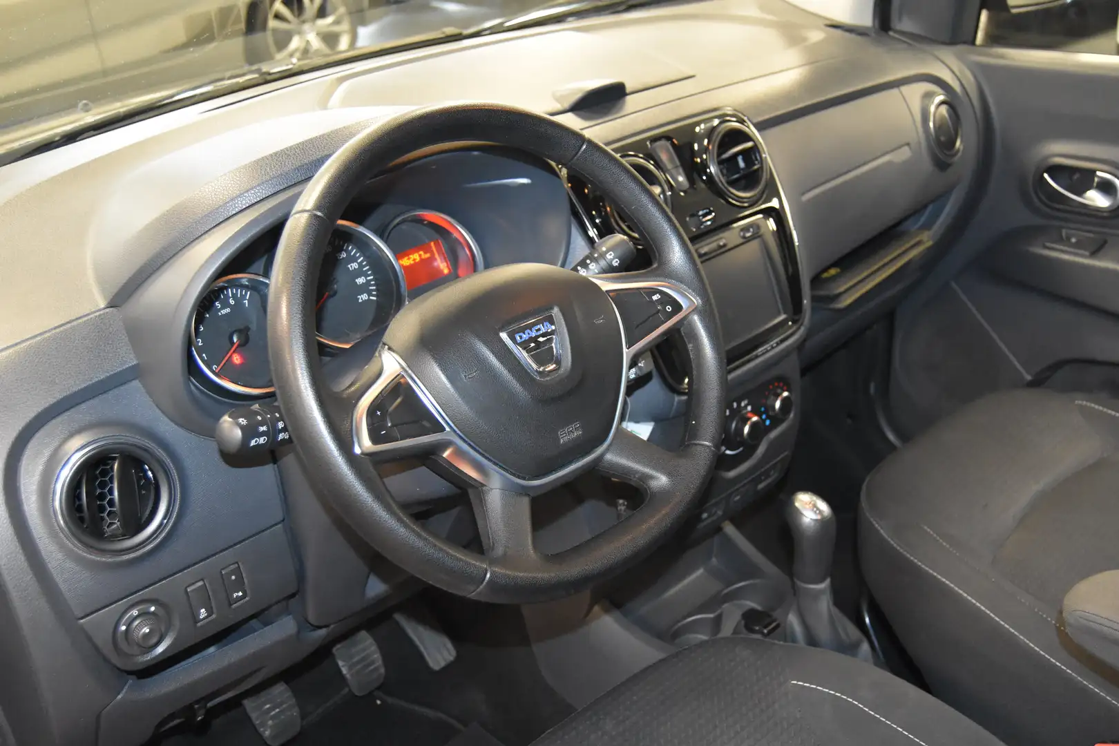 Dacia Lodgy Comfort~NAVI~7SITZER~AHK~TÜV11/27~8XBEREIFT Schwarz - 2