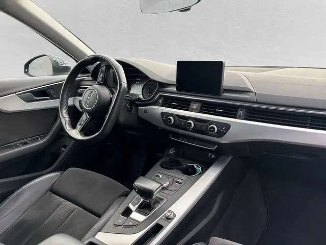Audi A4 view 4