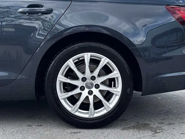 Audi A4 view 9