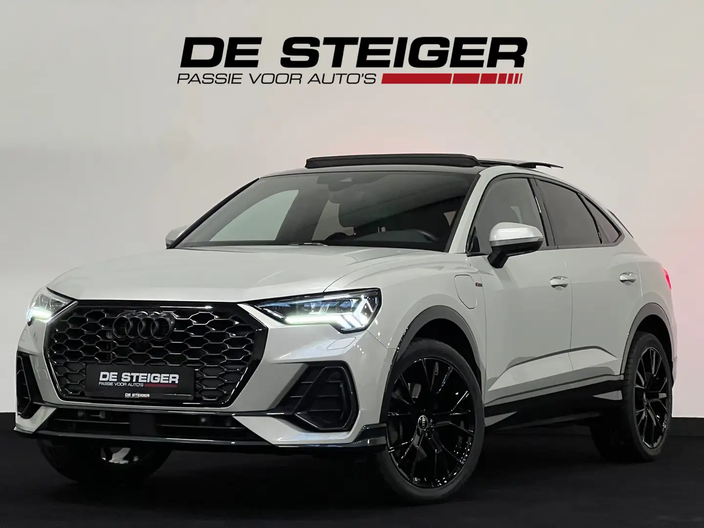 Audi Q3 Sportback 45 TFSI e 3 x S-line Pano Camera CarPlay Gris - 1