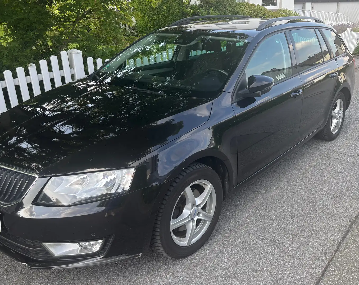 Skoda Octavia Skoda Octavia Combi 2.0 TDI (Green tec) Ambition Noir - 1