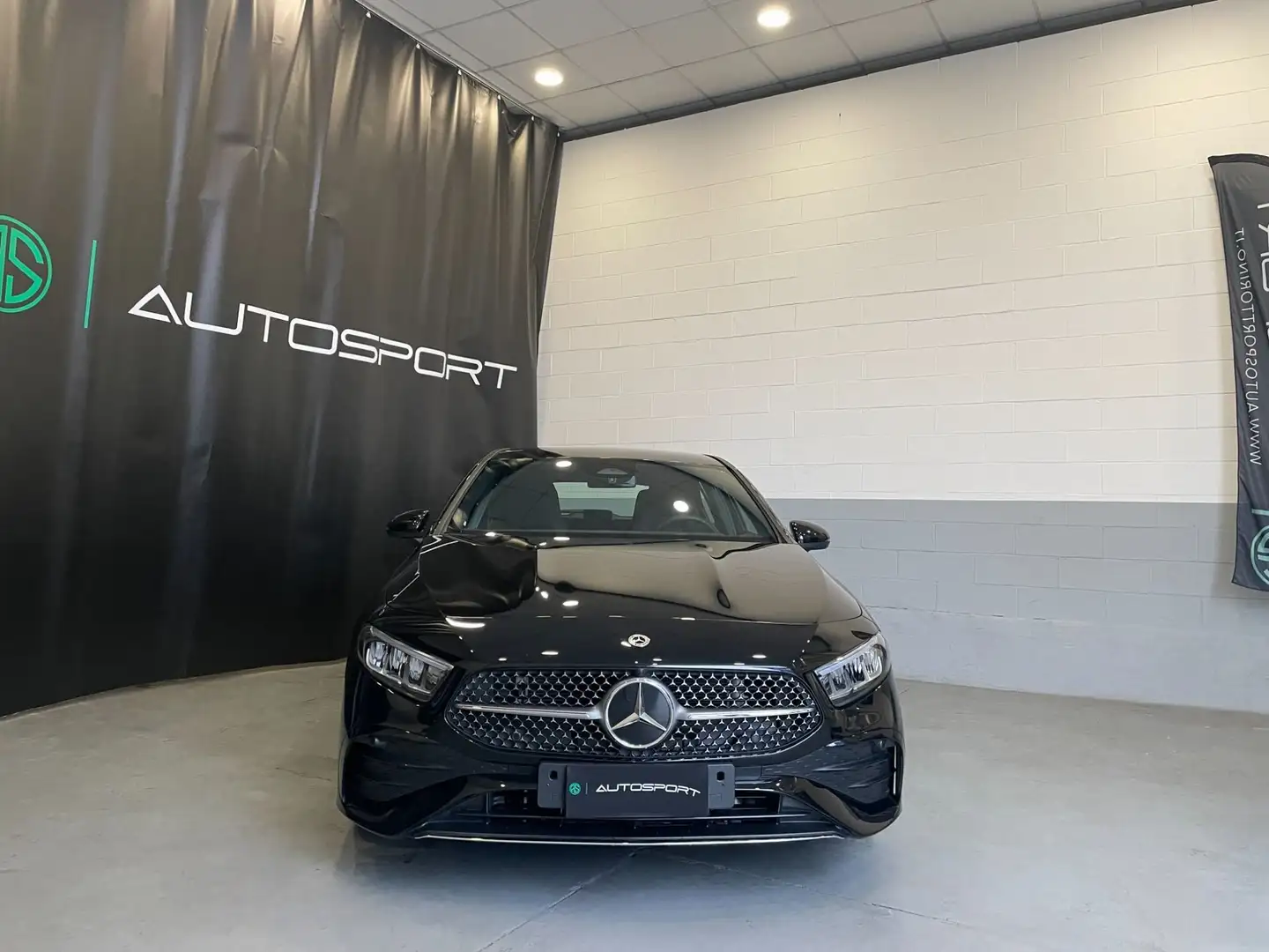 Mercedes-Benz A 180 A 180 Automatic Premium AMG Line Nero - 2