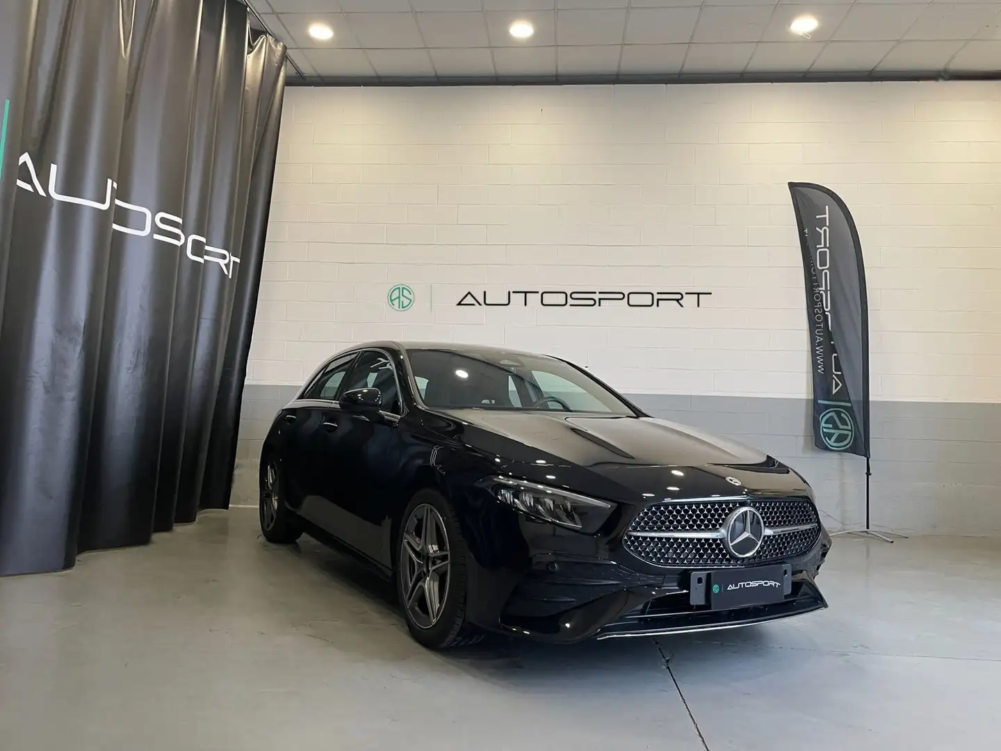 Mercedes-Benz A 180 A 180 Automatic Premium AMG Line Nero - 1
