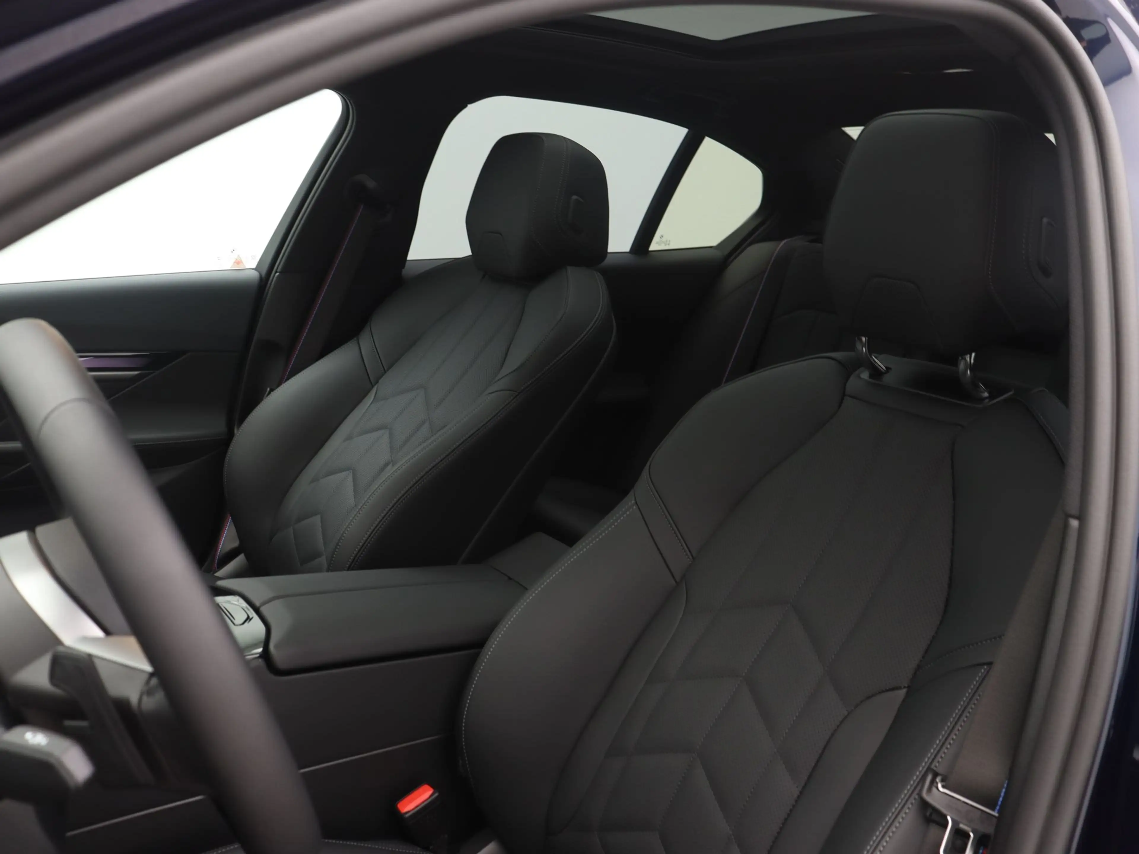 BMW i5 eDrive40 M Sport Edition 84 kWh — photo 4