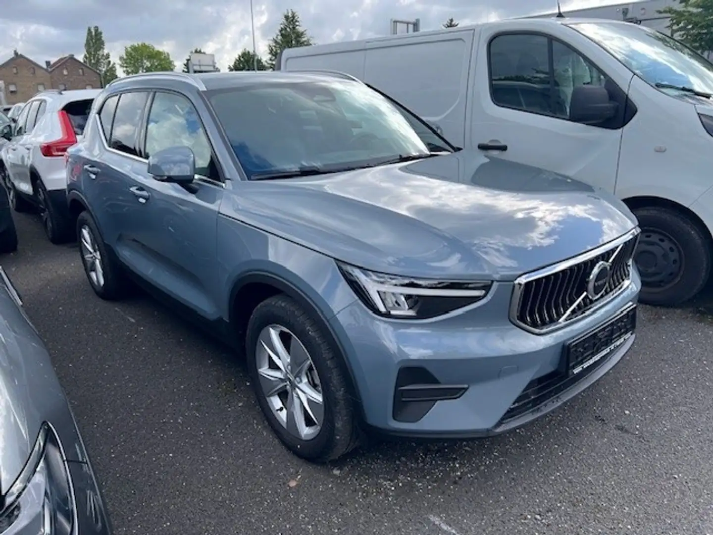 Volvo XC40 Plus Bright 2WD B3 EU6d digitales Cockpit Memory S Grau - 2