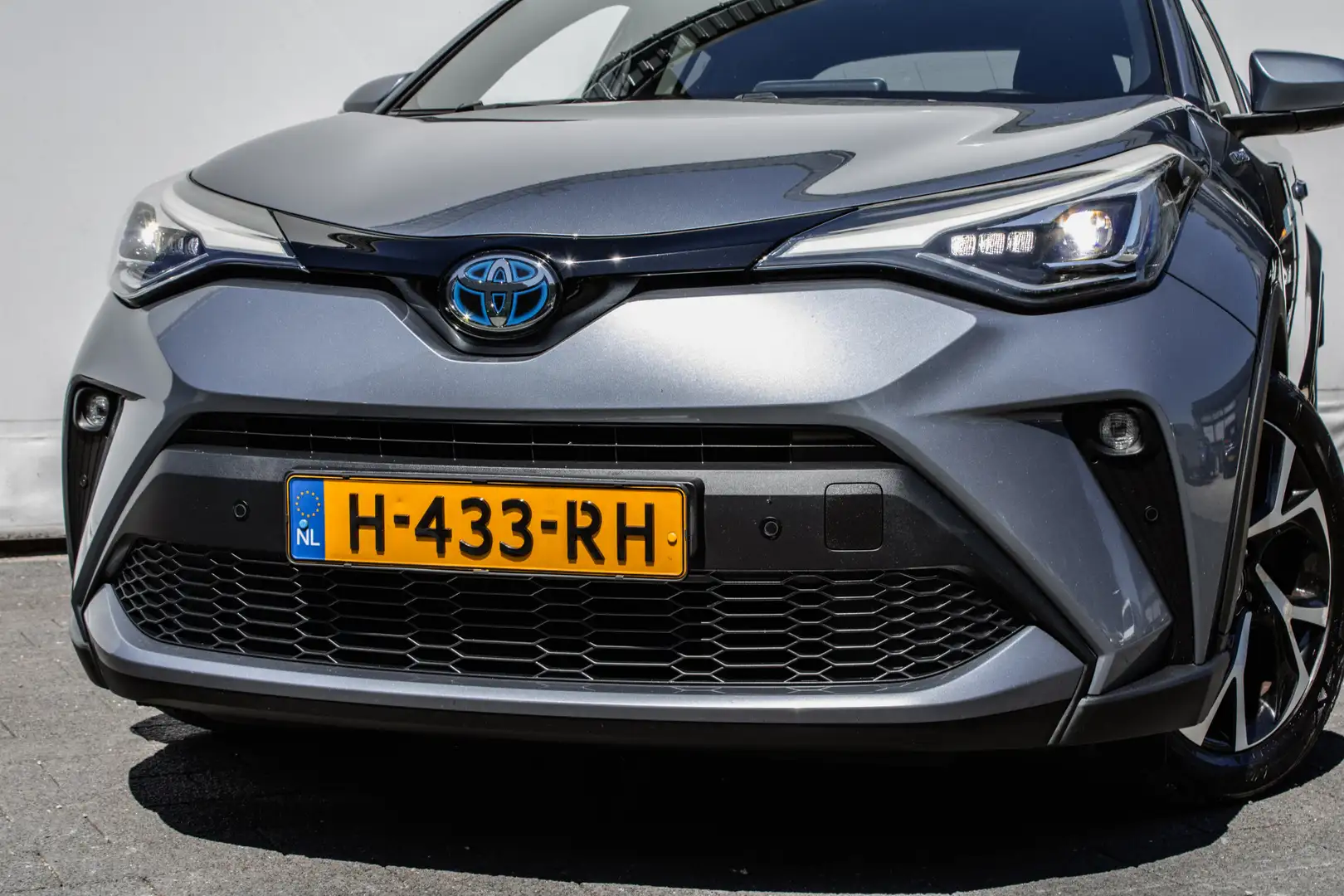 Toyota C-HR 2.0 180pk Hybrid First Edition Adapt. cruise/ Stoe Grijs - 2