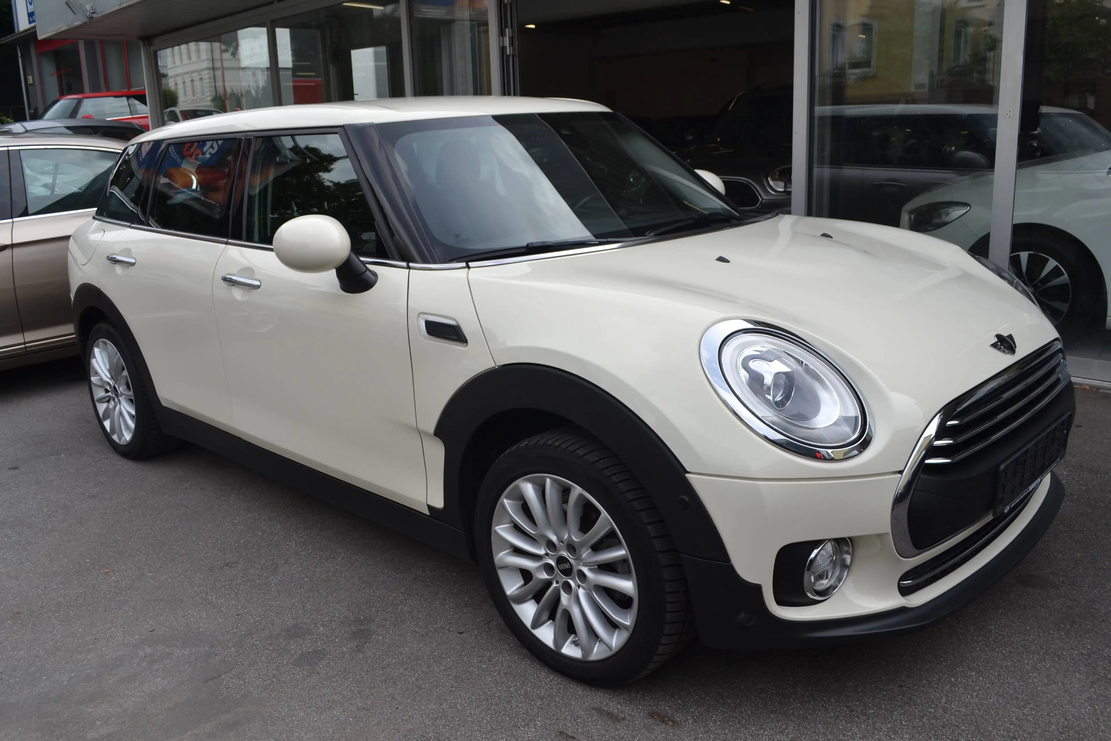 MINI One D Clubman One D CLUBMAN * LED*LEDER*NAVIGATION*KEYLESS&GO* — photo 2