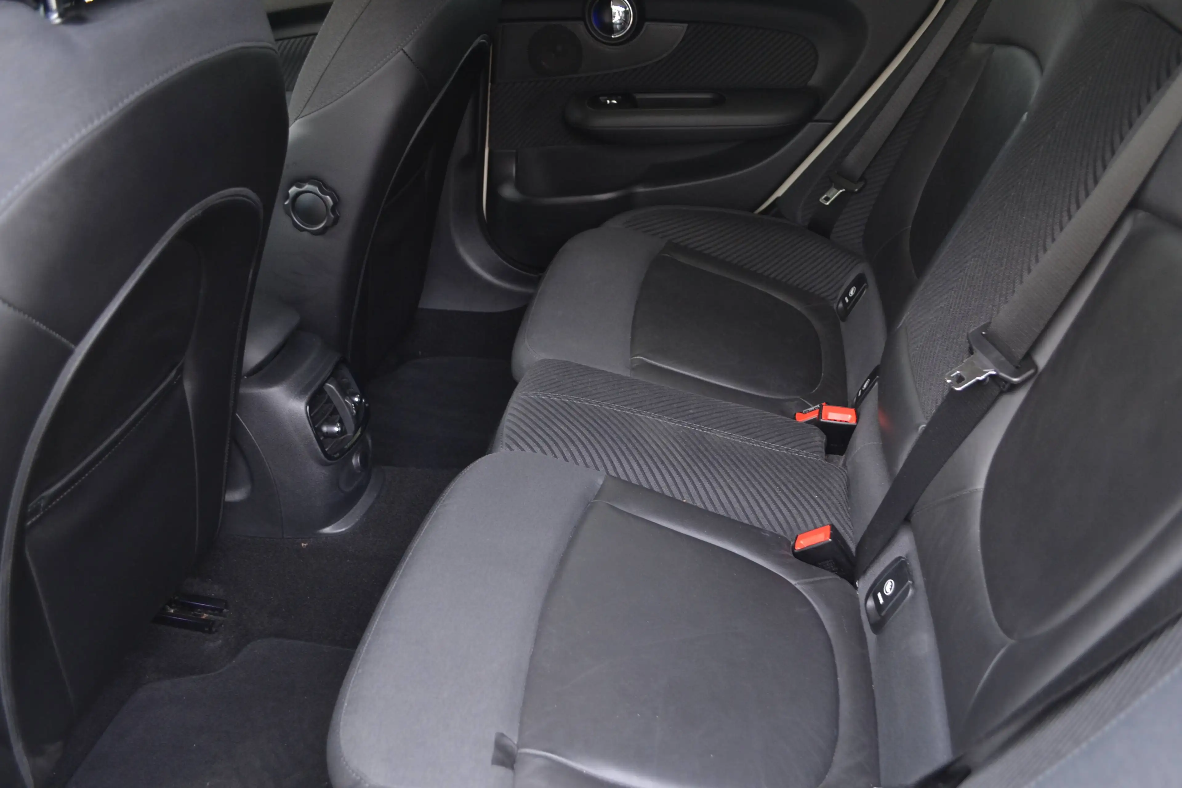 MINI One D Clubman One D CLUBMAN * LED*LEDER*NAVIGATION*KEYLESS&GO* — photo 11