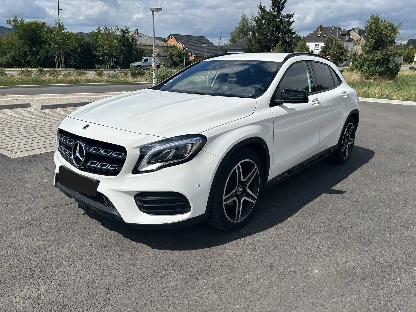 Mercedes-Benz GLA 200 GLA 200 d 7-G DCT 4-Matic Fascination Blanc - 1
