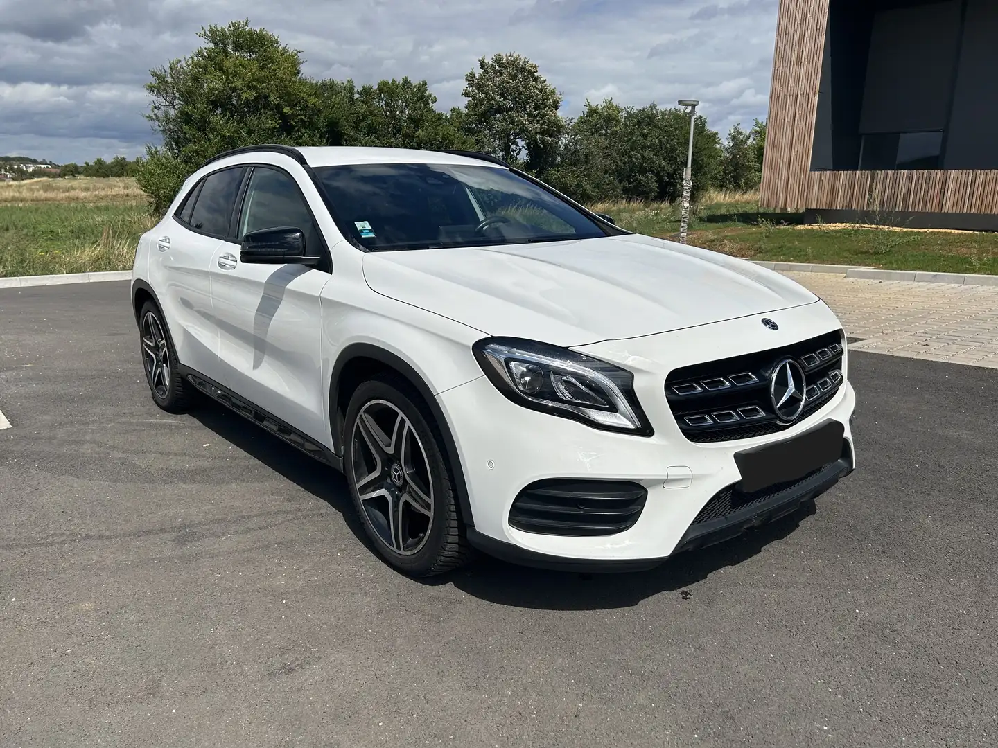 Mercedes-Benz GLA 200 GLA 200 d 7-G DCT 4-Matic Fascination Blanc - 2