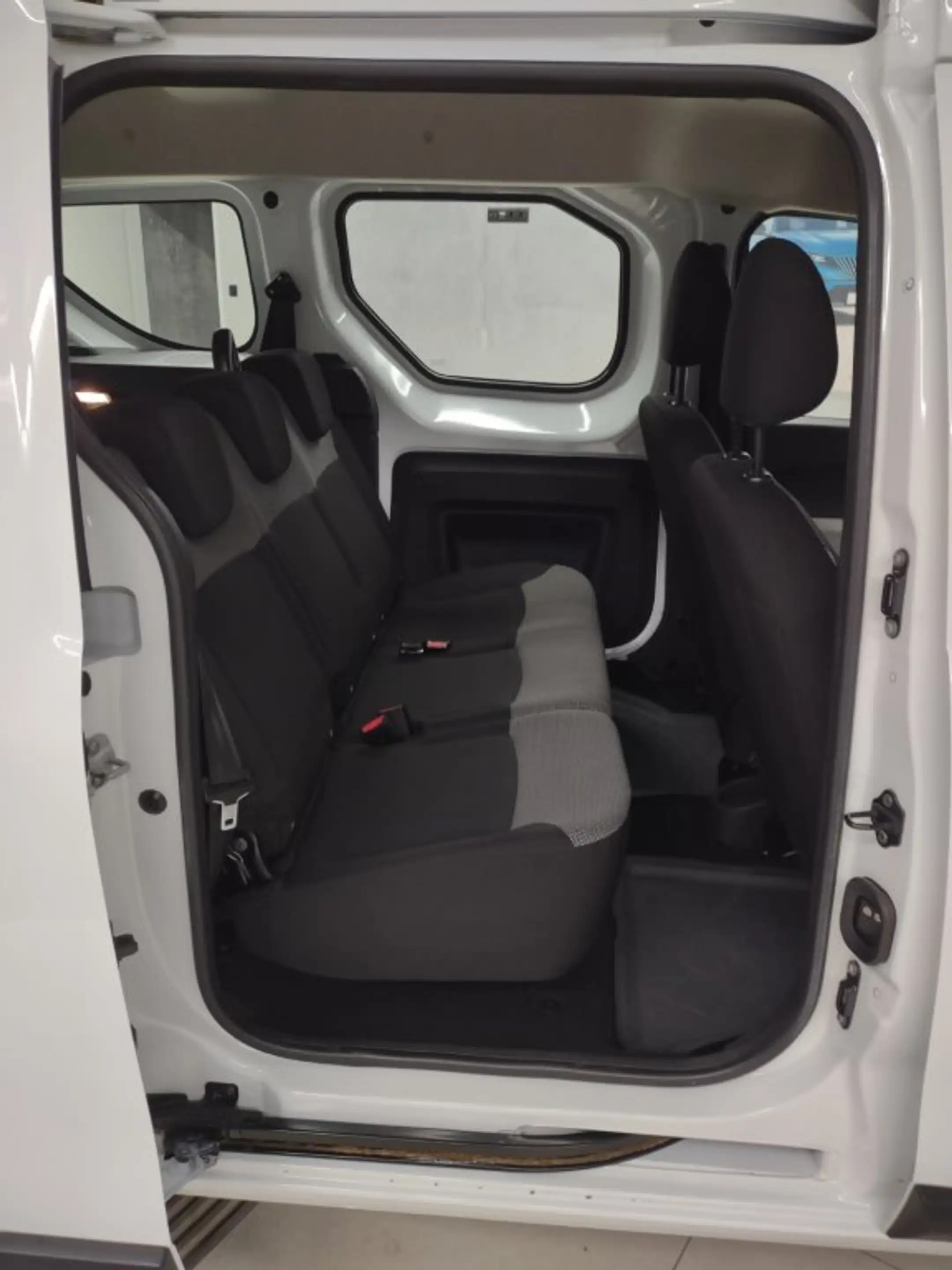 Dacia Dokker Essential 2016 TCe 115 S&S — photo 7