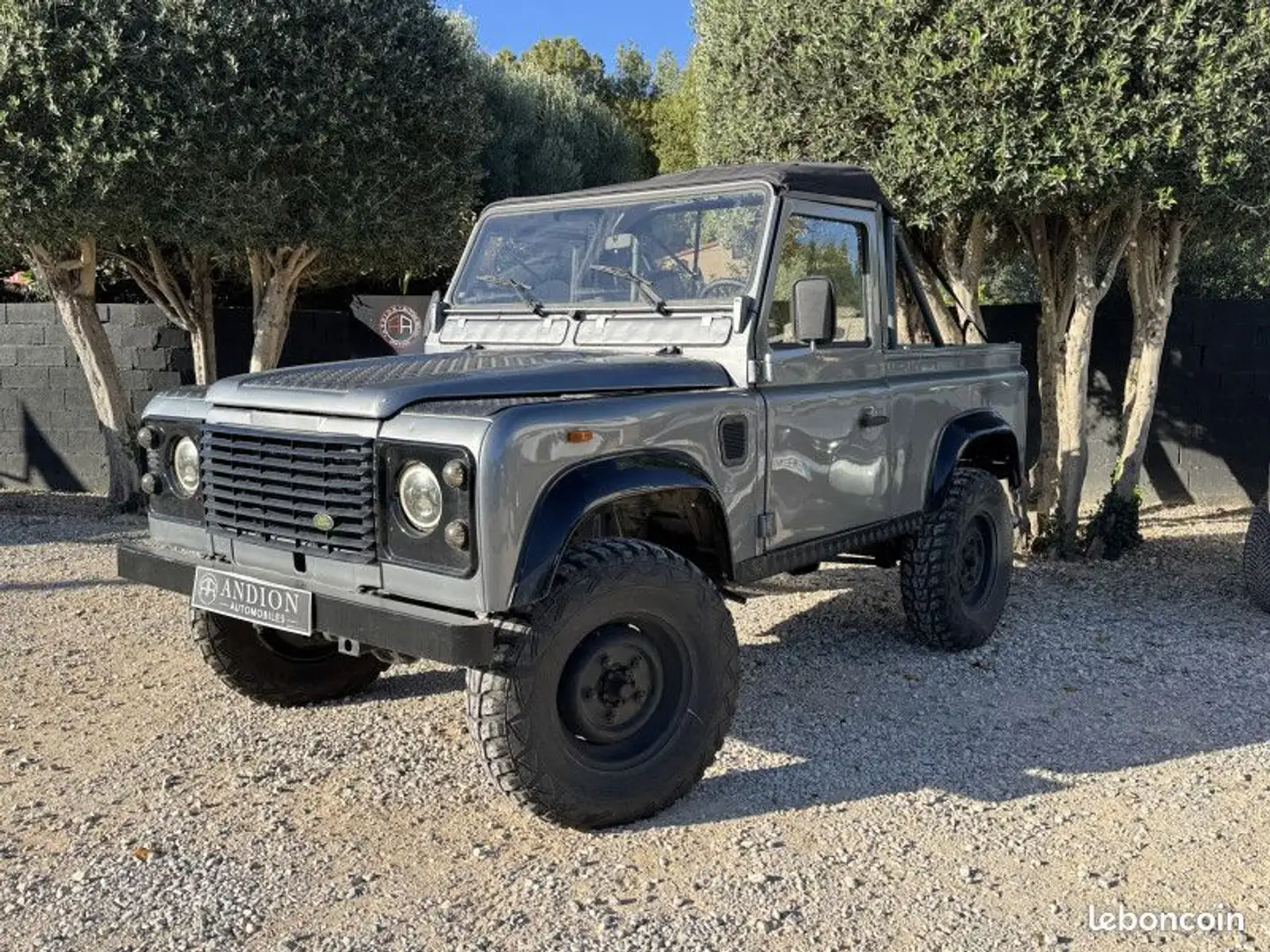 Land Rover Defender 2,5 TD 90 Gris - 1