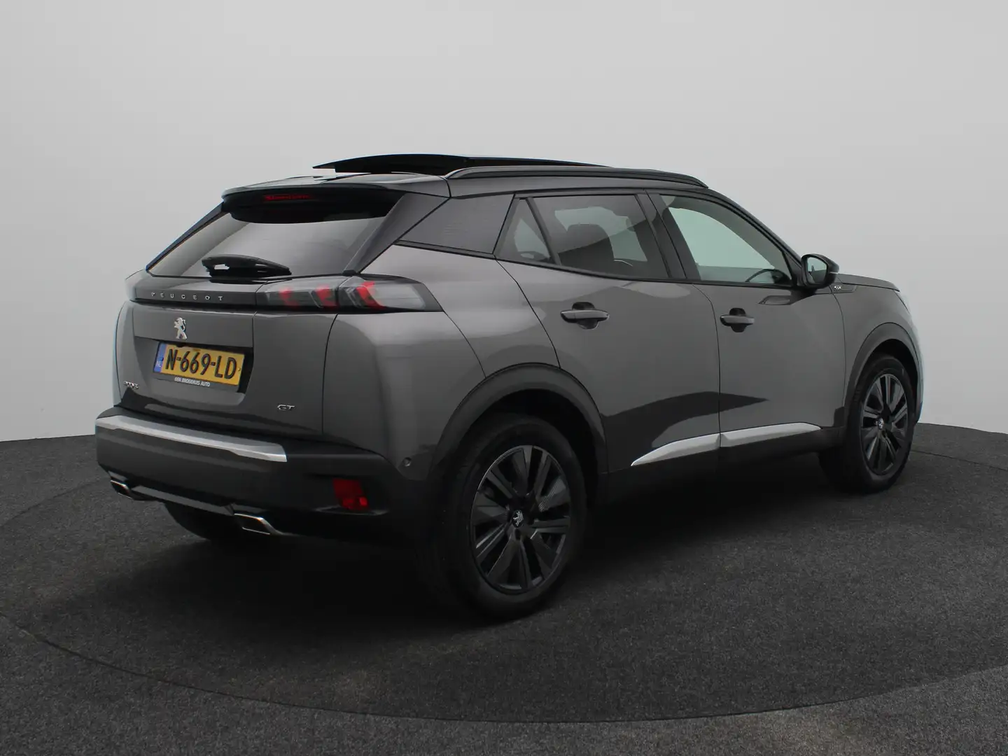 Peugeot 2008 1.2 PureTech GT Pack Automaat | Achteruitrijcamera Gris - 2