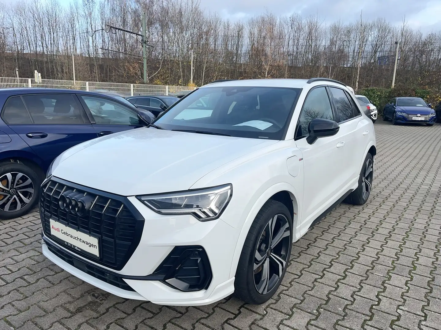 Audi Q3 45 TFSI e S line Weiß - 1