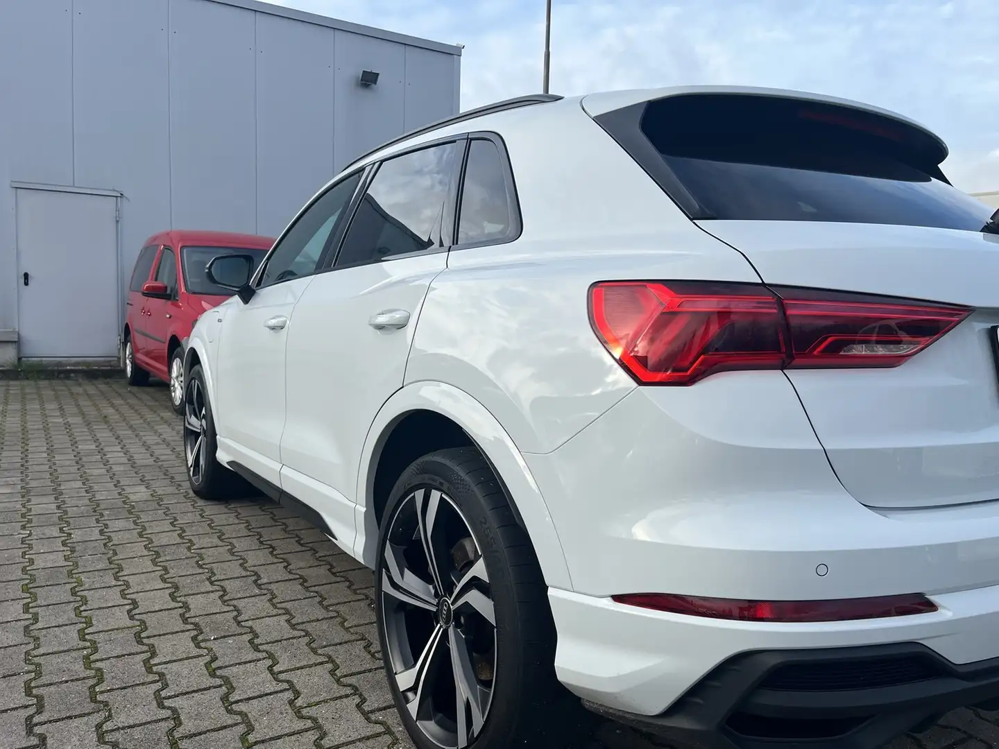 Audi Q3 45 TFSI e S line Weiß - 2