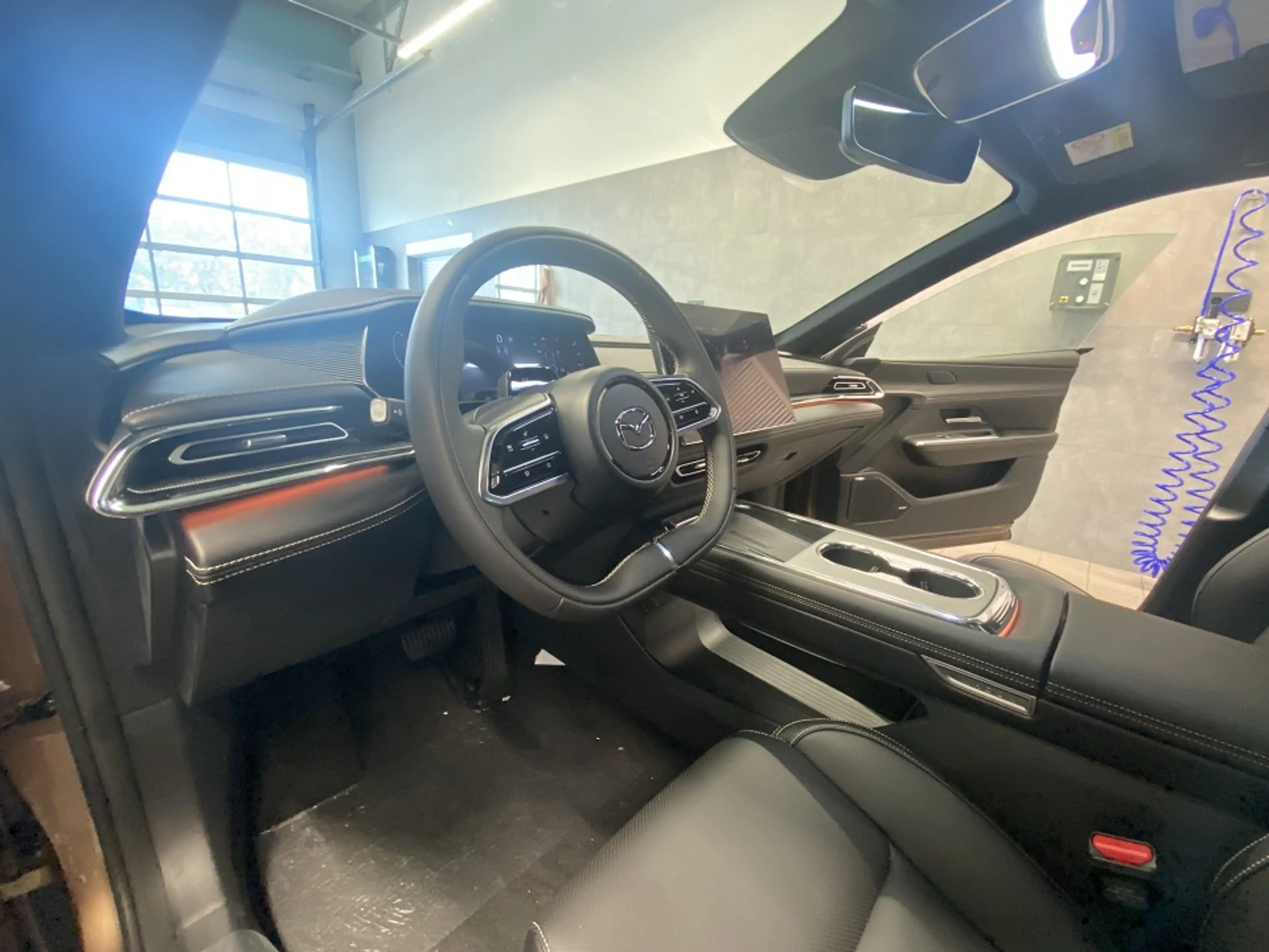 Mazda 6e 5HB EV 258ps 1AT RWD Takumi — photo 3