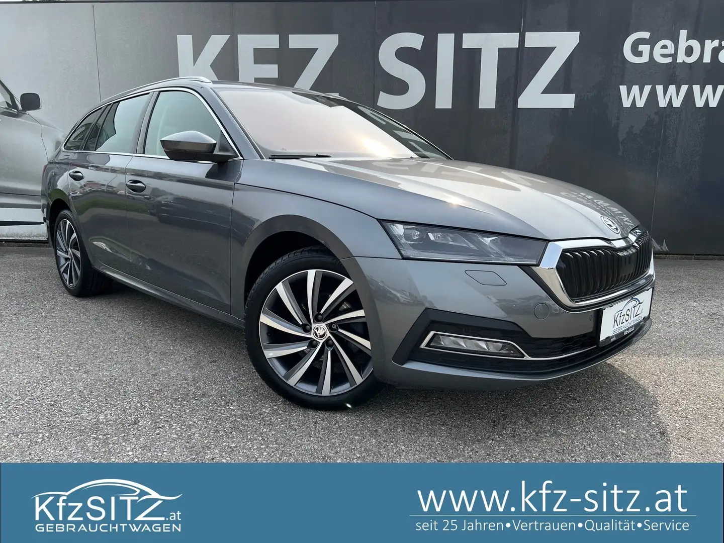 Skoda Octavia Combi 2,0 TDI Style DSG | NP €50.000 Grau - 1