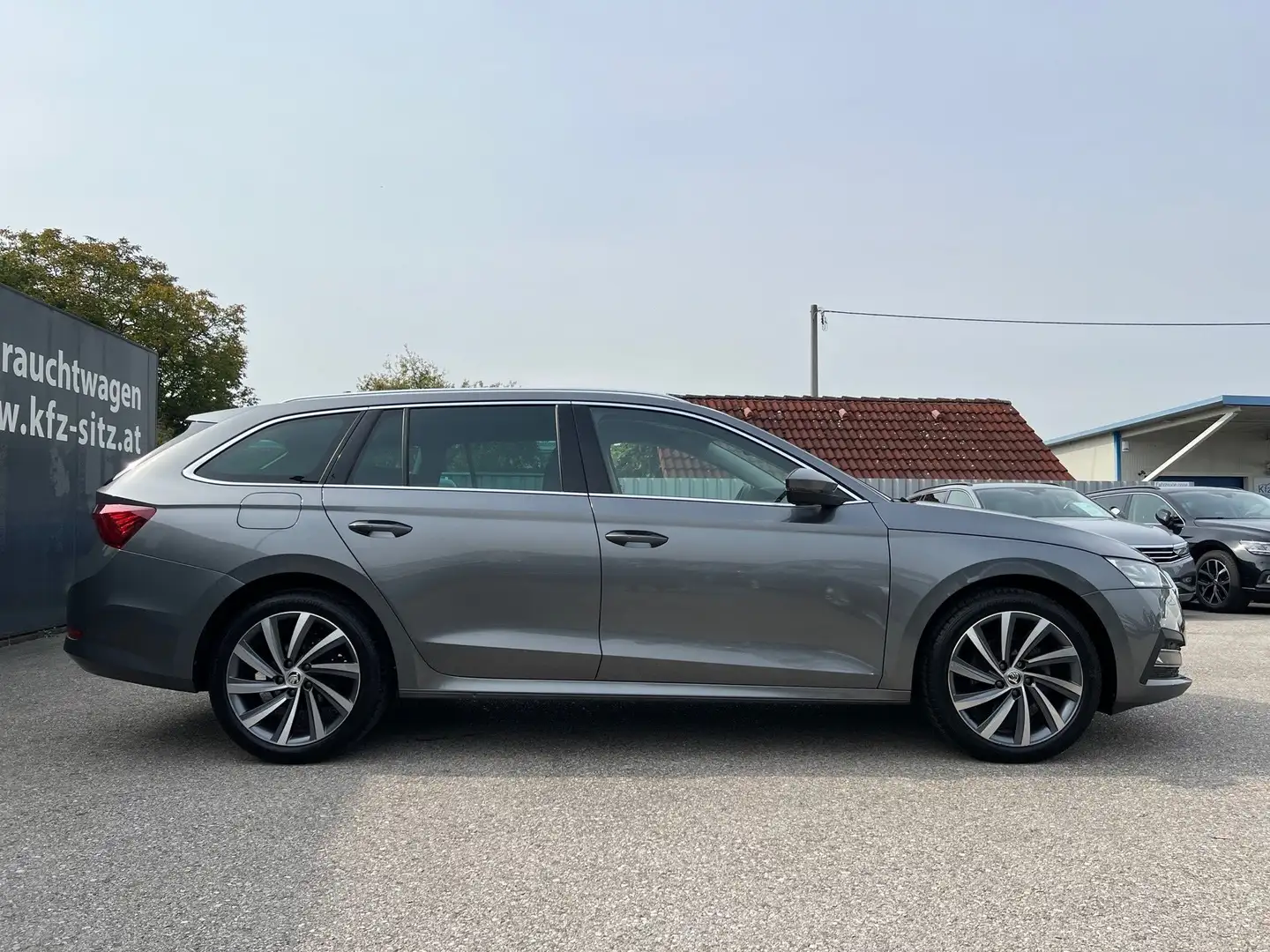 Skoda Octavia Combi 2,0 TDI Style DSG | NP €50.000 Grau - 2
