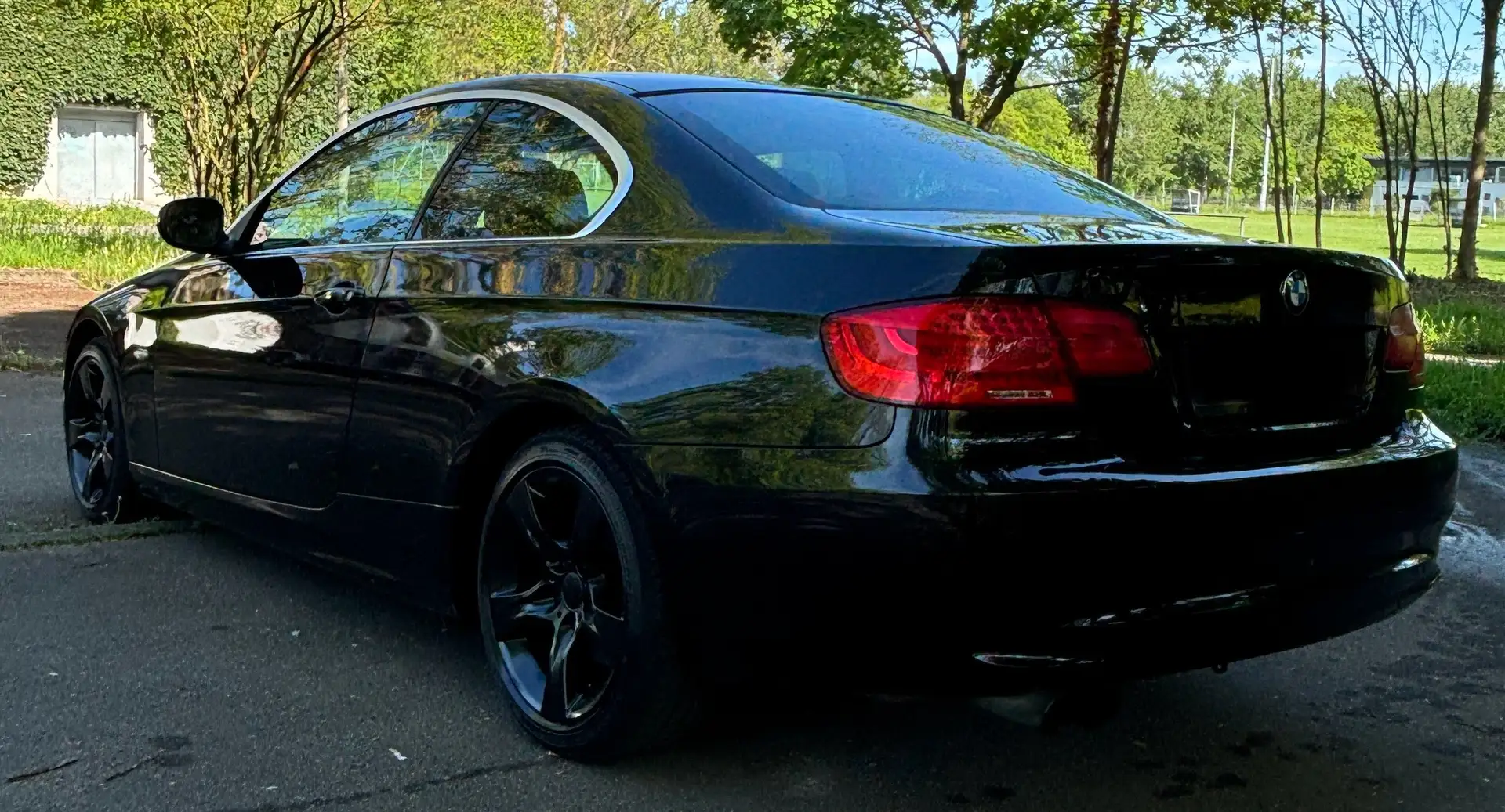 BMW 325 325i Coupe Aut. Schwarz - 2