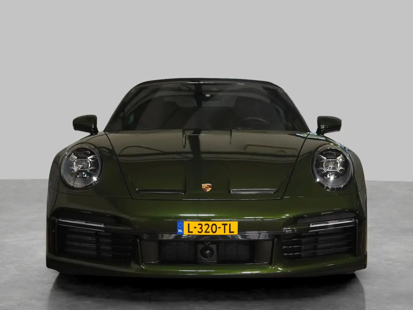 Porsche 992 Cabrio 3.8 Turbo S Groen - 2