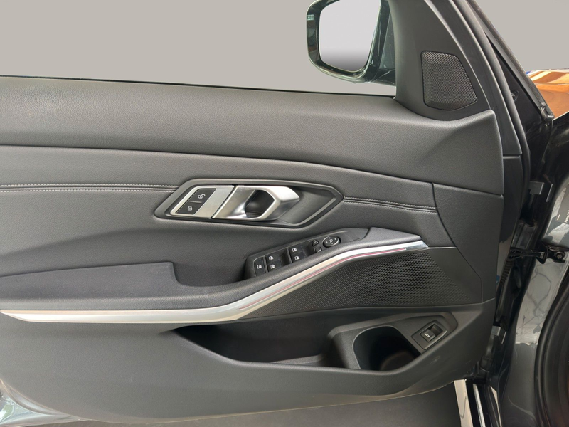 BMW 320 d Sport Line — photo 9