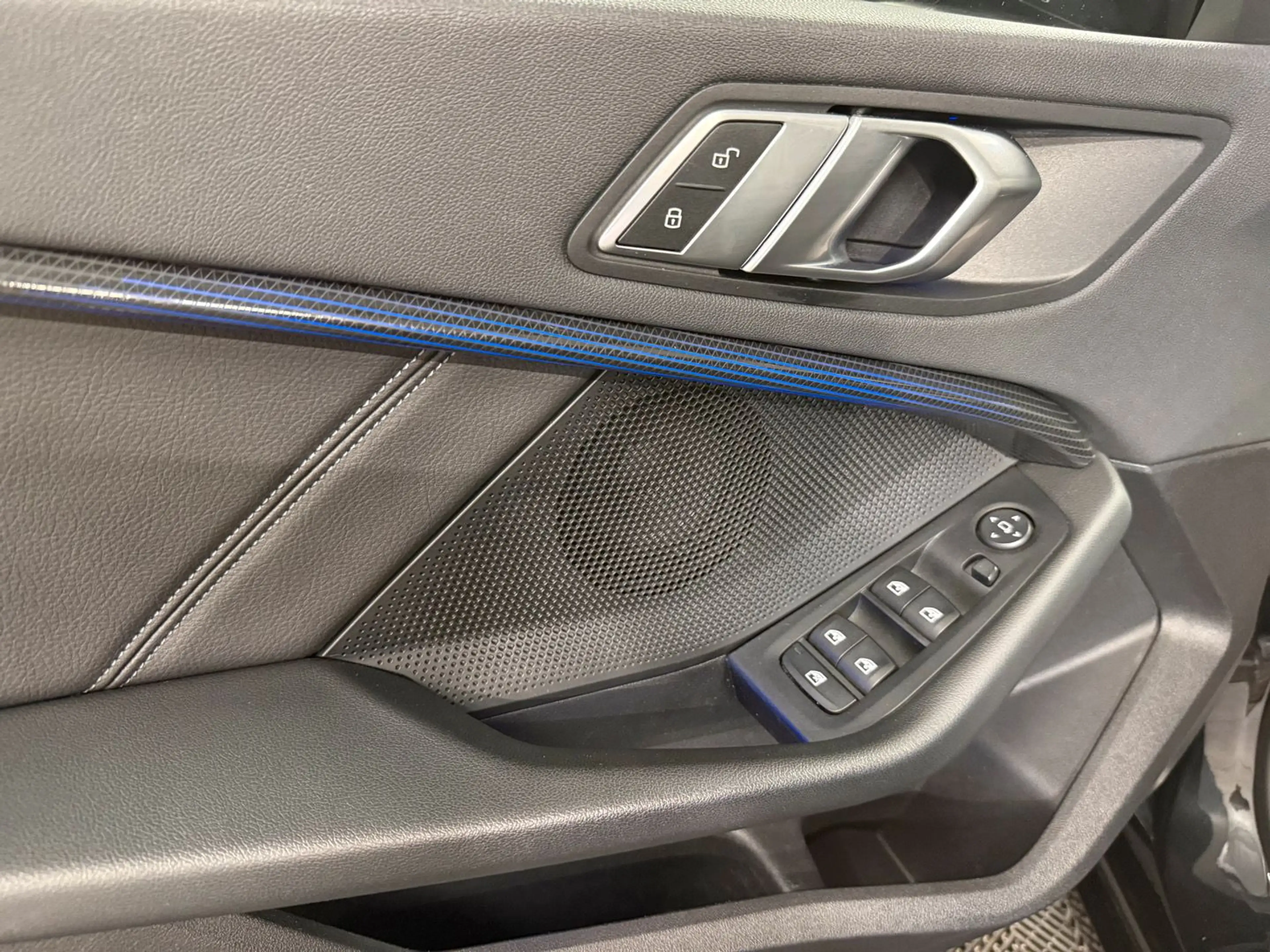 BMW 118 i Sportline Aut*LED*Navi*Tempo*PDC*CarPlay* — photo 8