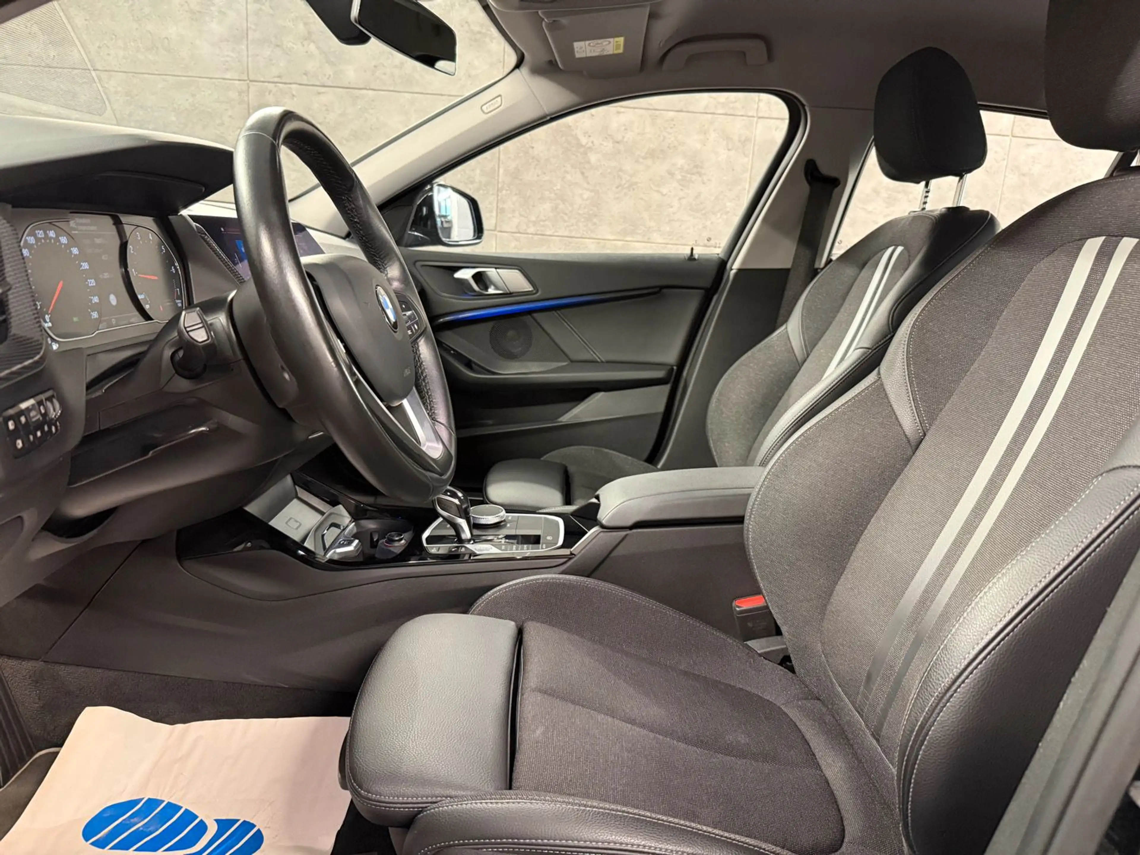 BMW 118 i Sportline Aut*LED*Navi*Tempo*PDC*CarPlay* — photo 9