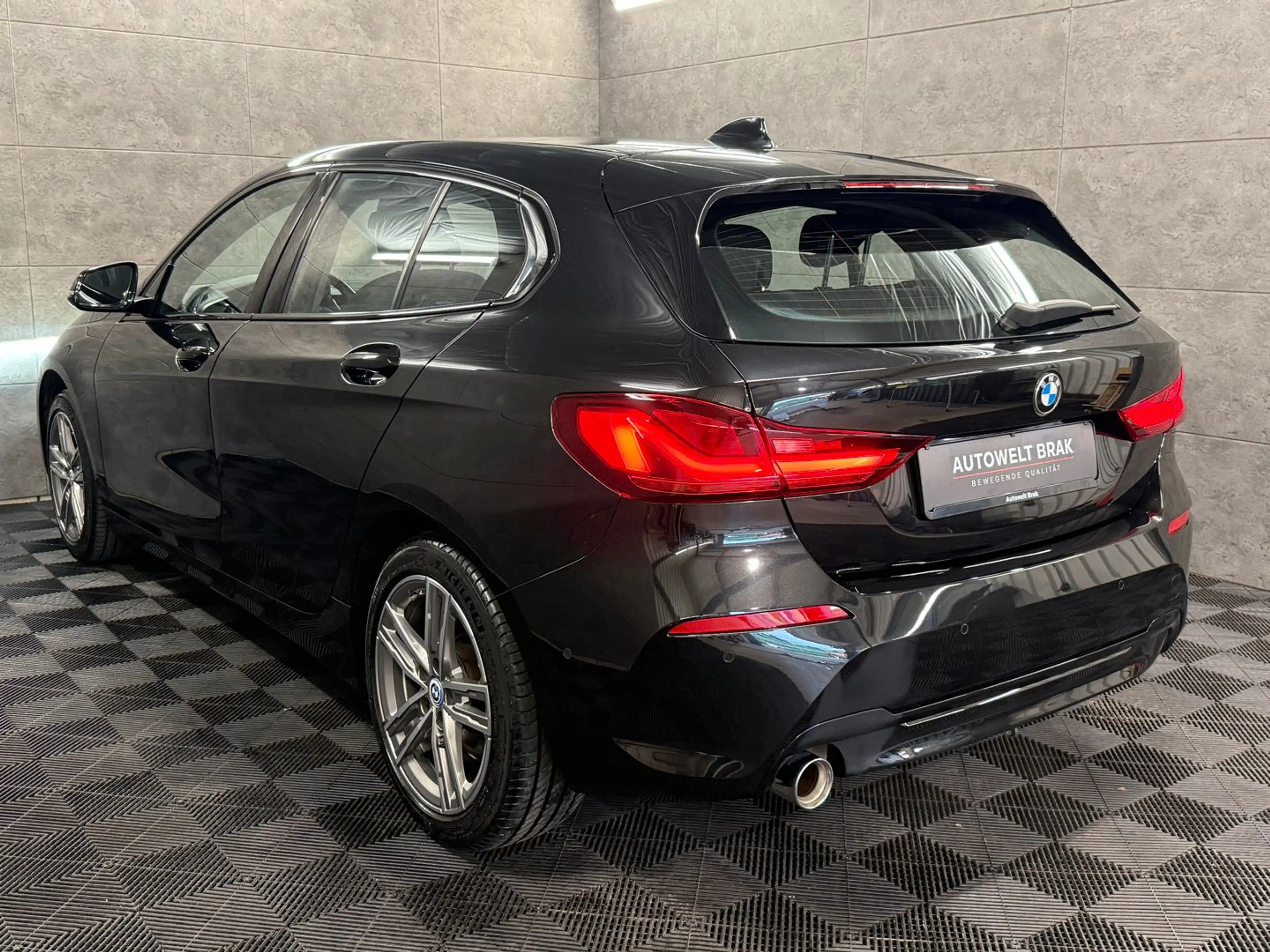 BMW 118 i Sportline Aut*LED*Navi*Tempo*PDC*CarPlay* — photo 5