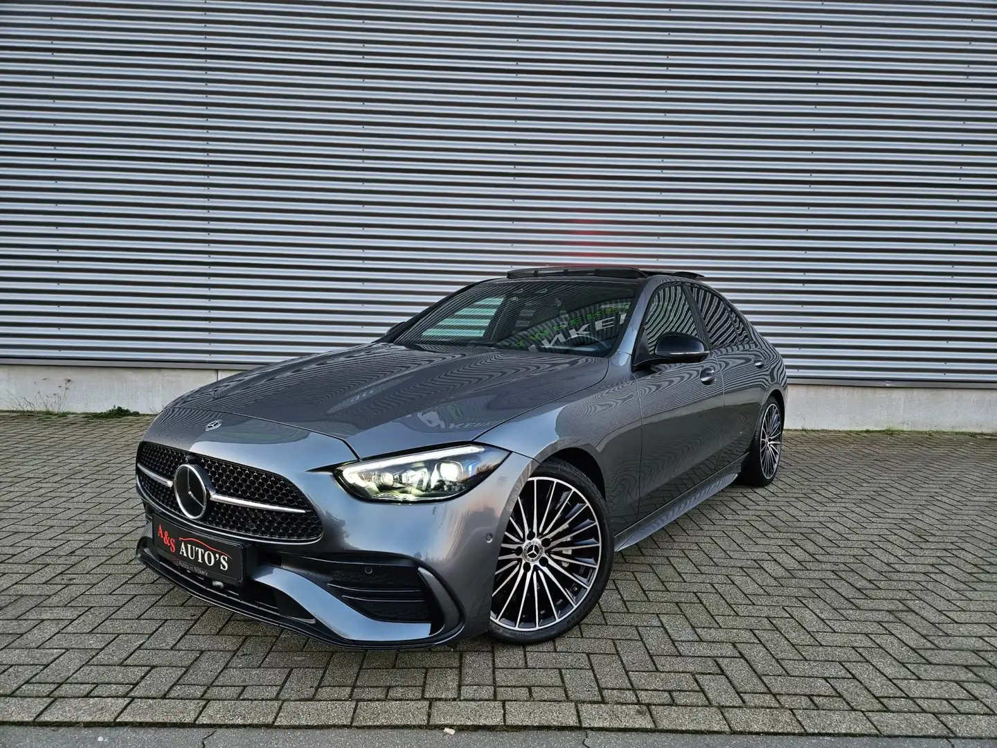 Mercedes-Benz C 300 AMG Line Panoramadak Memory 360 camera Burmester Grijs - 2