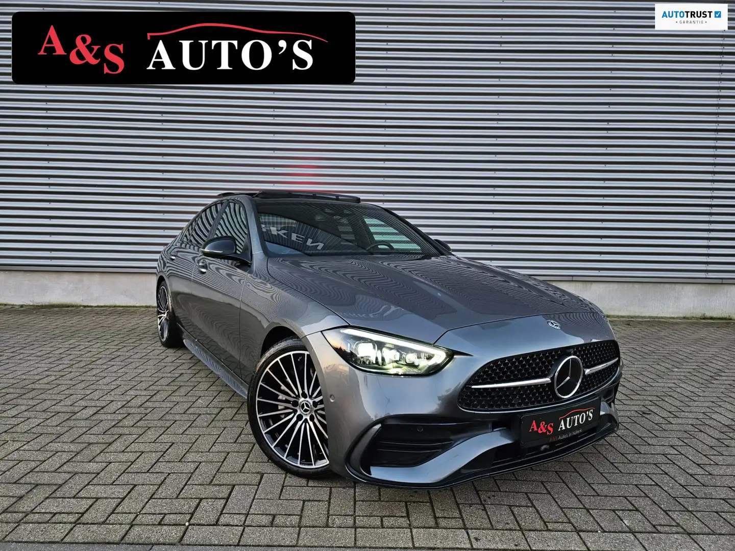 Mercedes-Benz C 300 AMG Line Panoramadak Memory 360 camera Burmester Grijs - 1