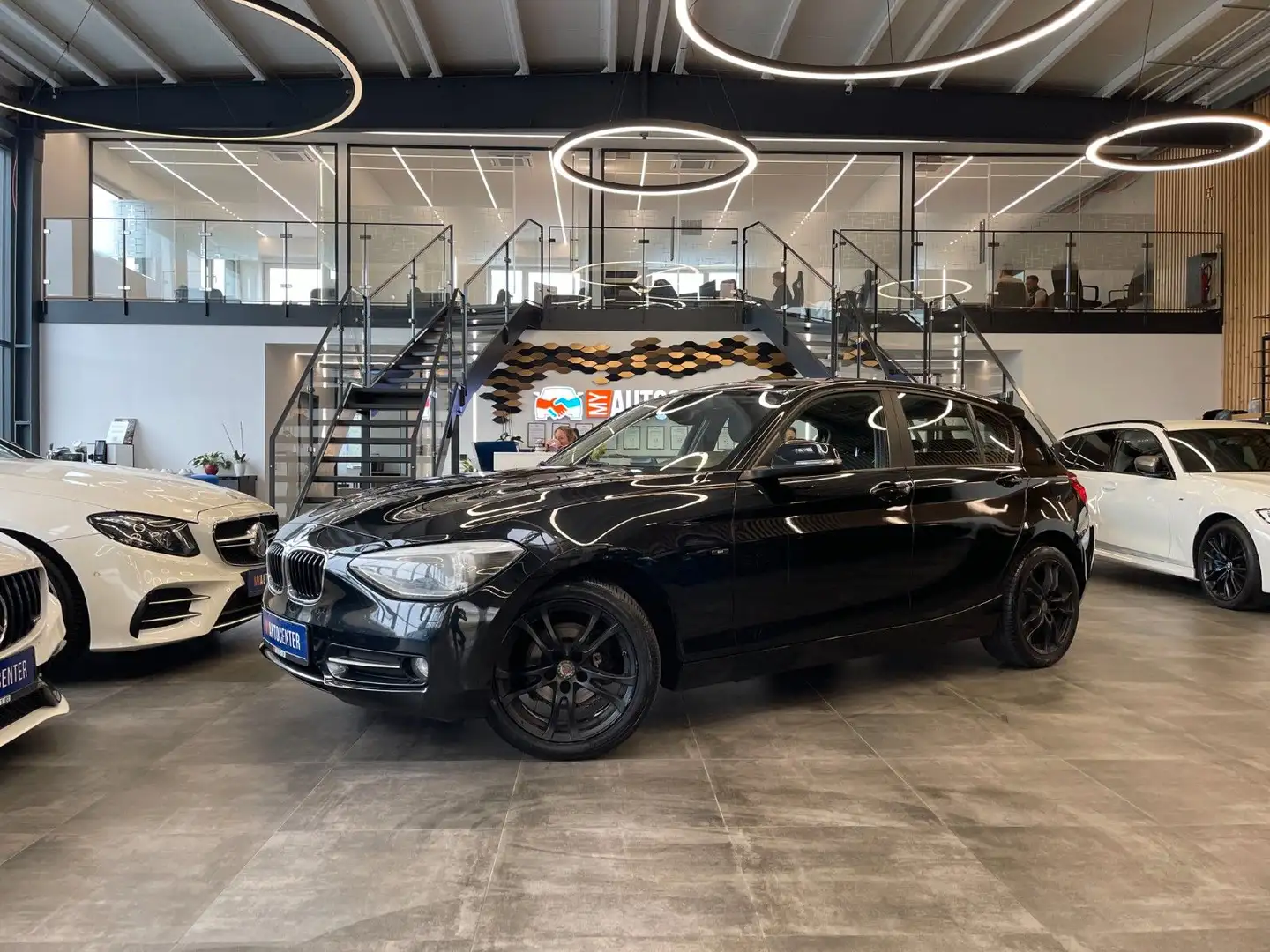 BMW 116 iLim. 5-trg.  *SPORT-LINE*NAVI*PDC*SZHZ* Schwarz - 1