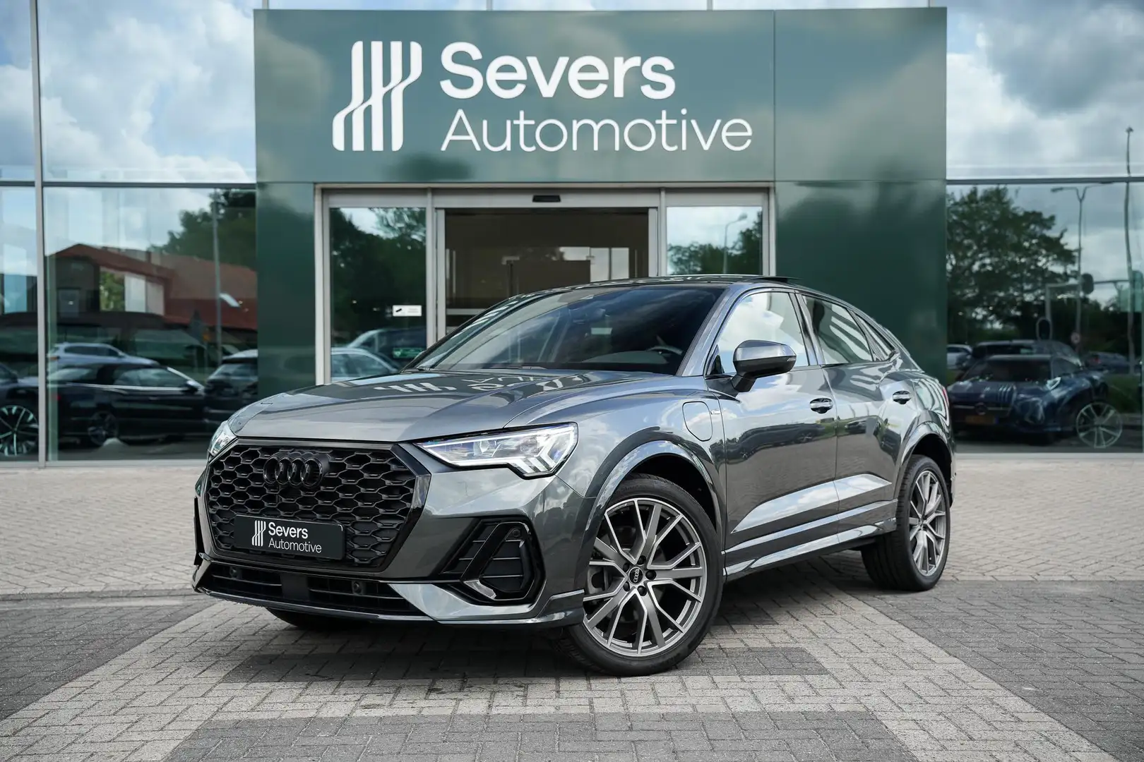Audi Q3 Sportback 45 TFSI e S line Sportpakket | Elektrisc Grijs - 1