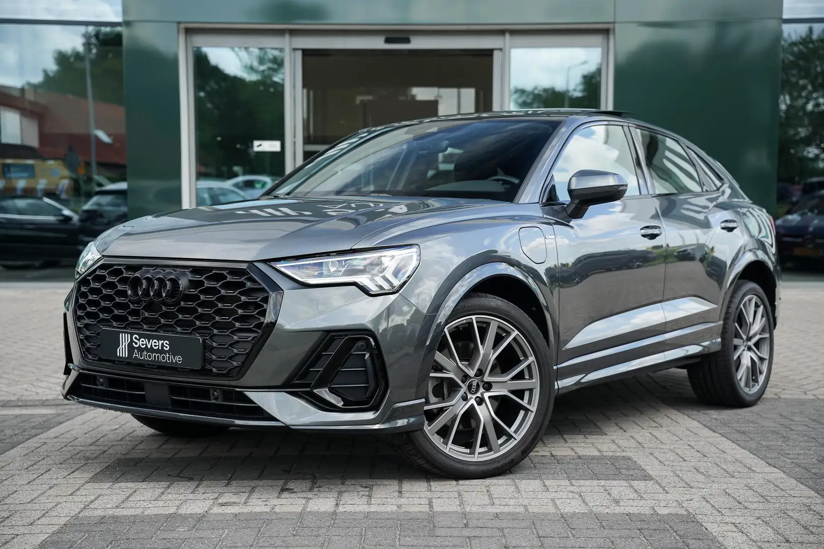 Audi Q3 Sportback 45 TFSI e S line Sportpakket | Elektrisc Grijs - 2