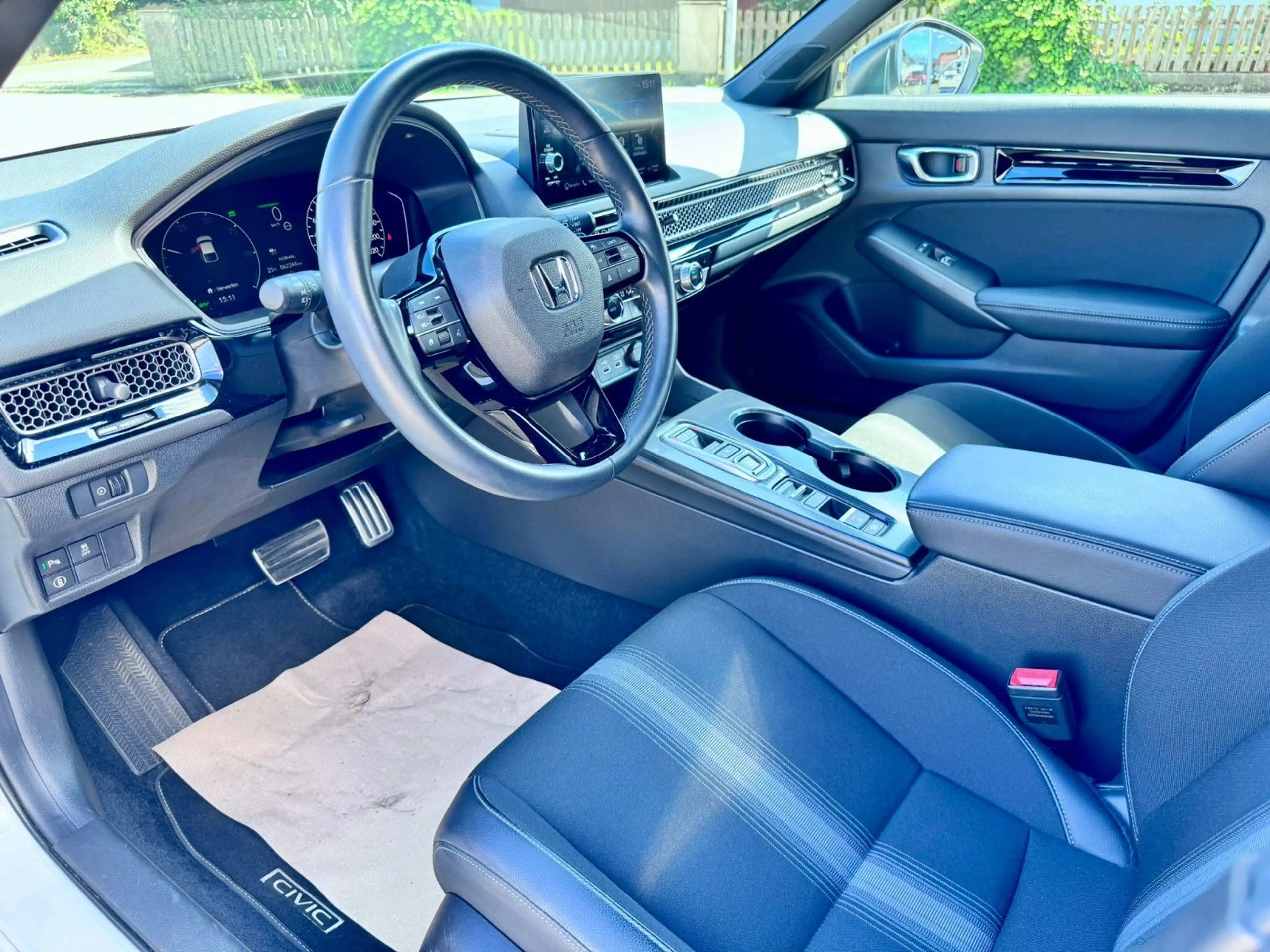 Honda Civic 2.0 i-MMD Hybrid e-CVT Sport — photo 13