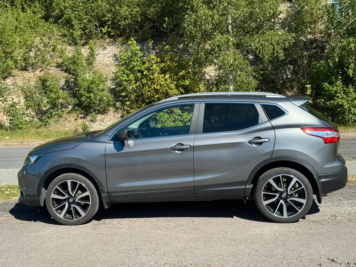 Nissan Qashqai Qashqai 1.2 DIG-T Xtronic TEKNA Grau - 2