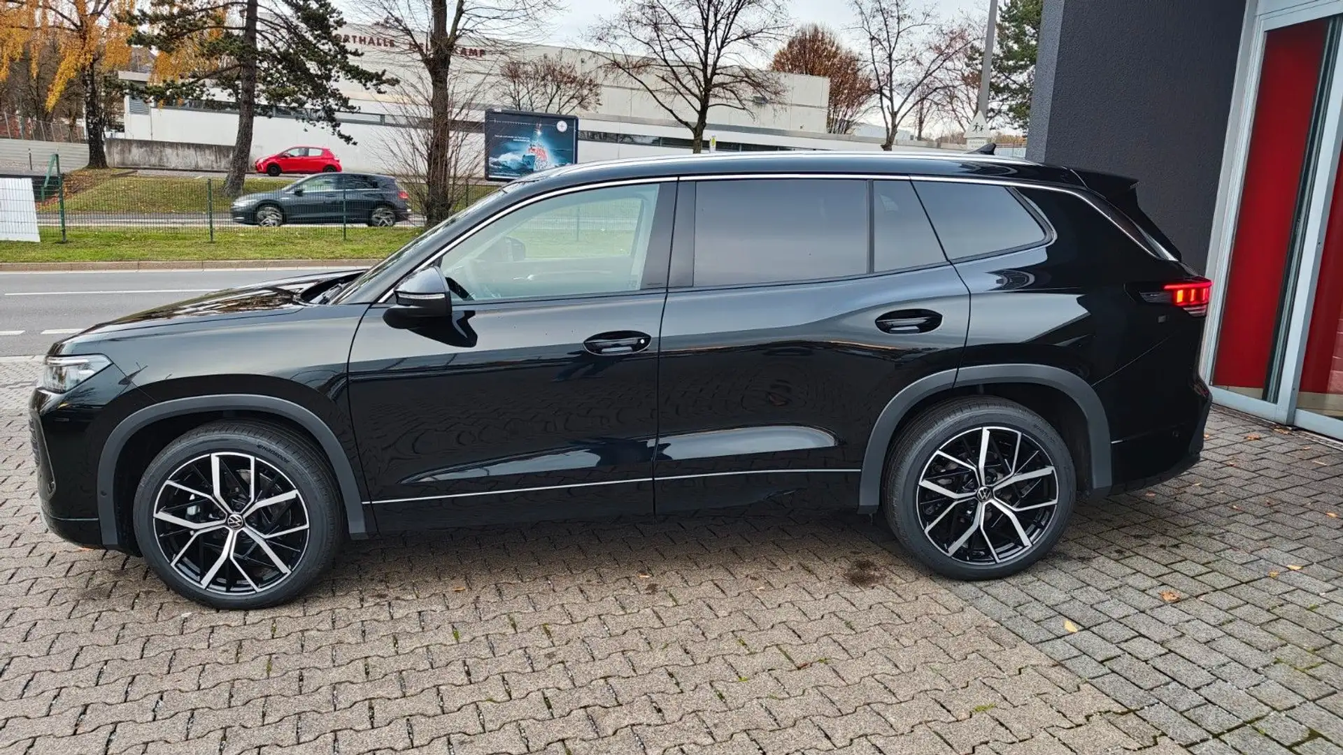 Volkswagen Tayron 1.5 eTSI Life AHK KAMERA ACC LED 7-SITZER Schwarz - 2