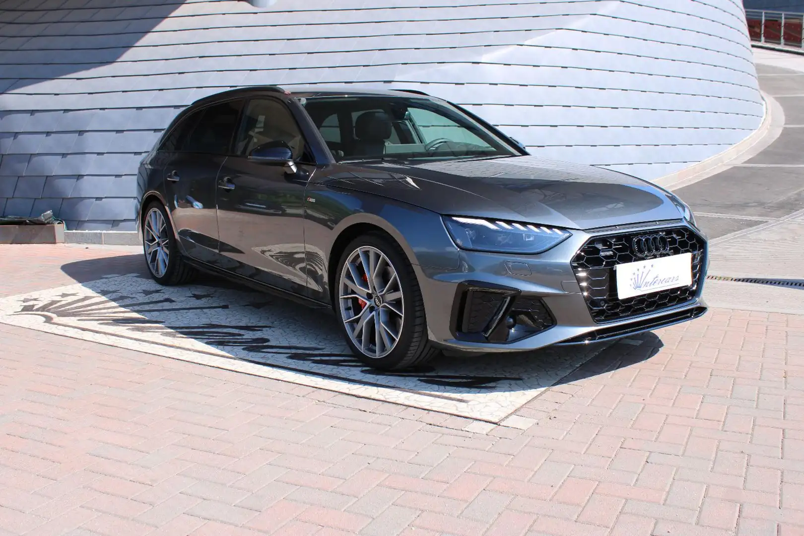 Audi A4 Avant 40TFSI quattro 3xS-line GANCIO-MATRIX Gris - 1