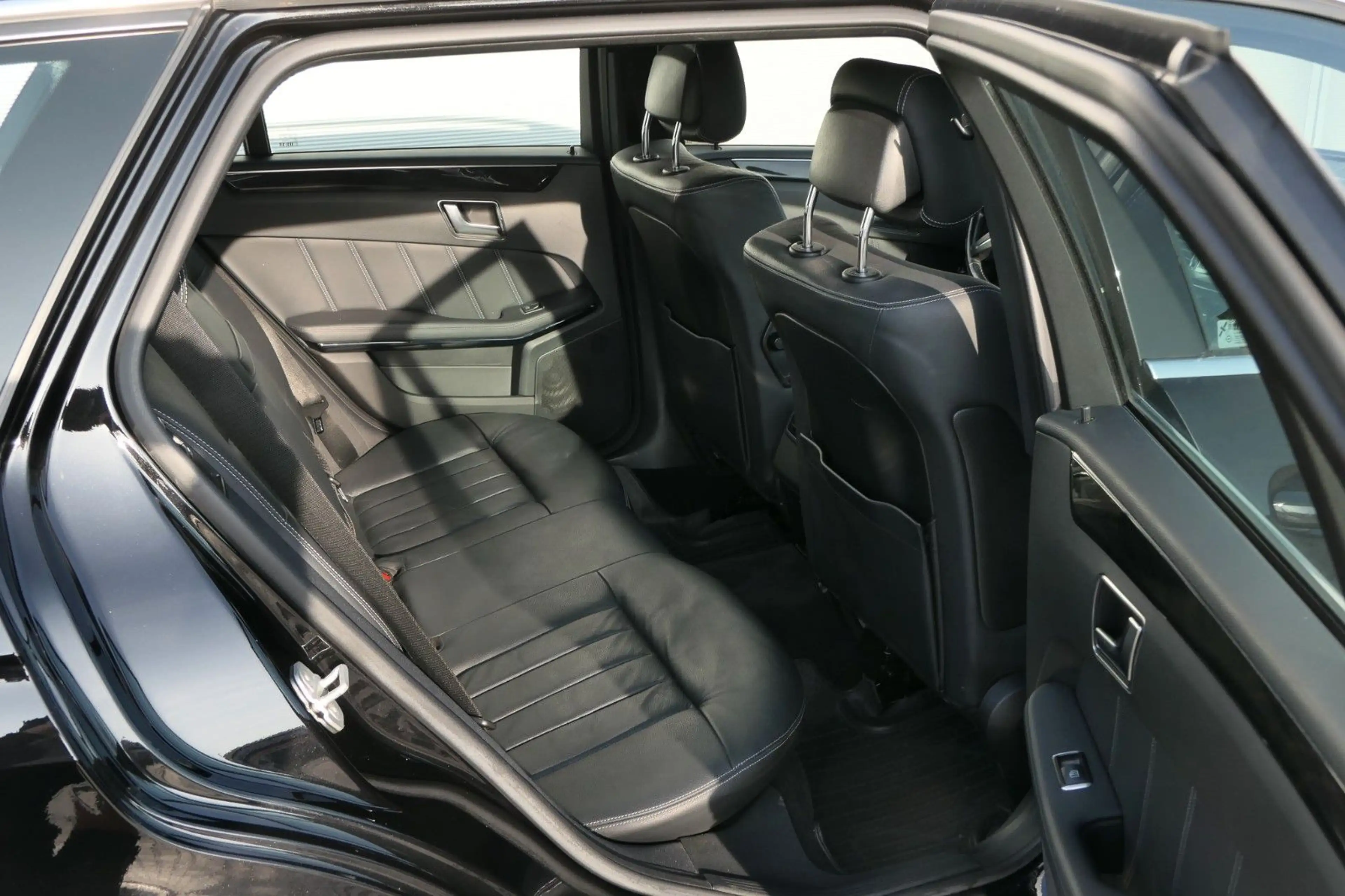 Mercedes-Benz E 250 CDI T-Modell BlueEfficiency Elegance — photo 15