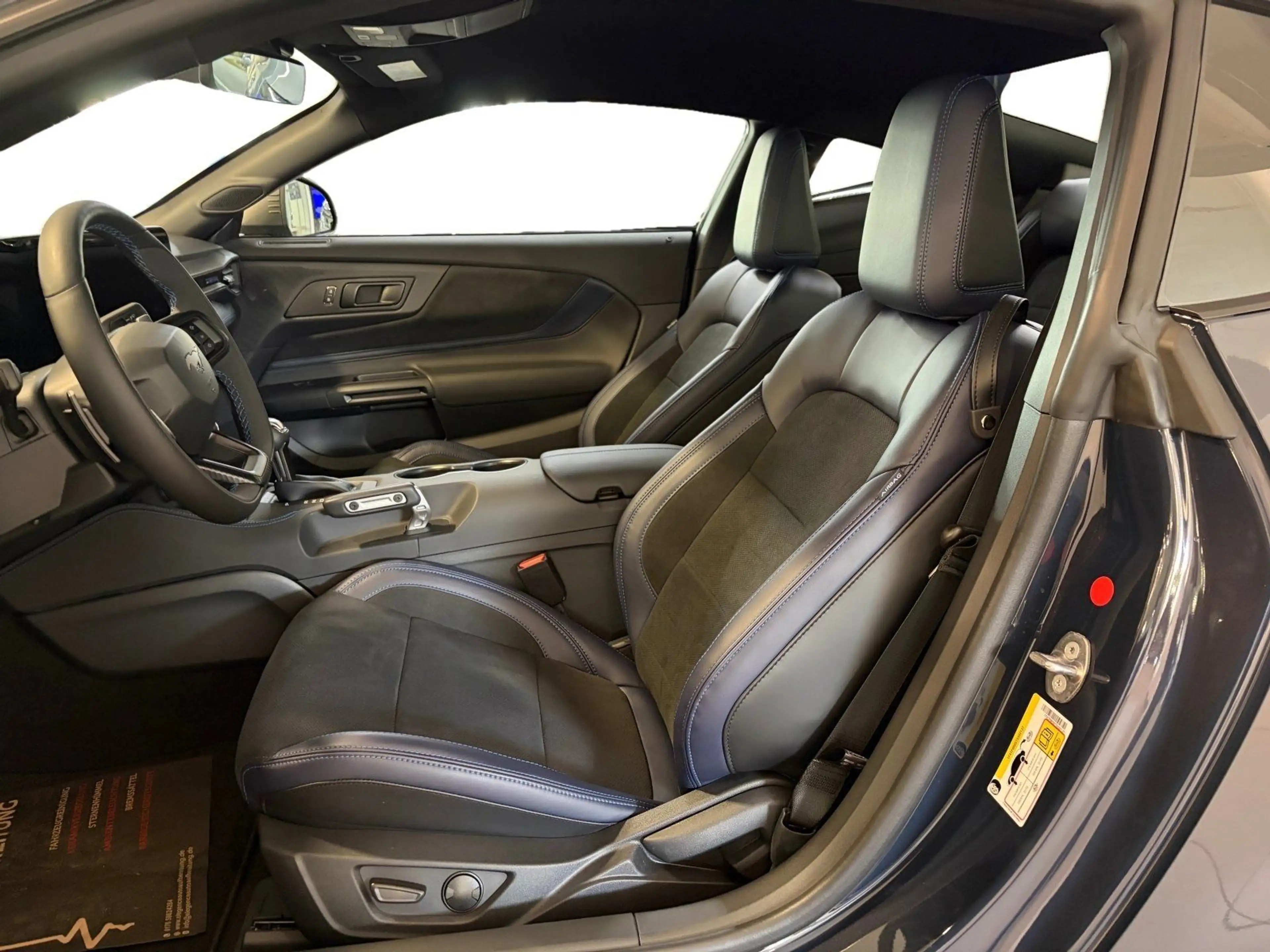 Ford Mustang Dark Horse — photo 13