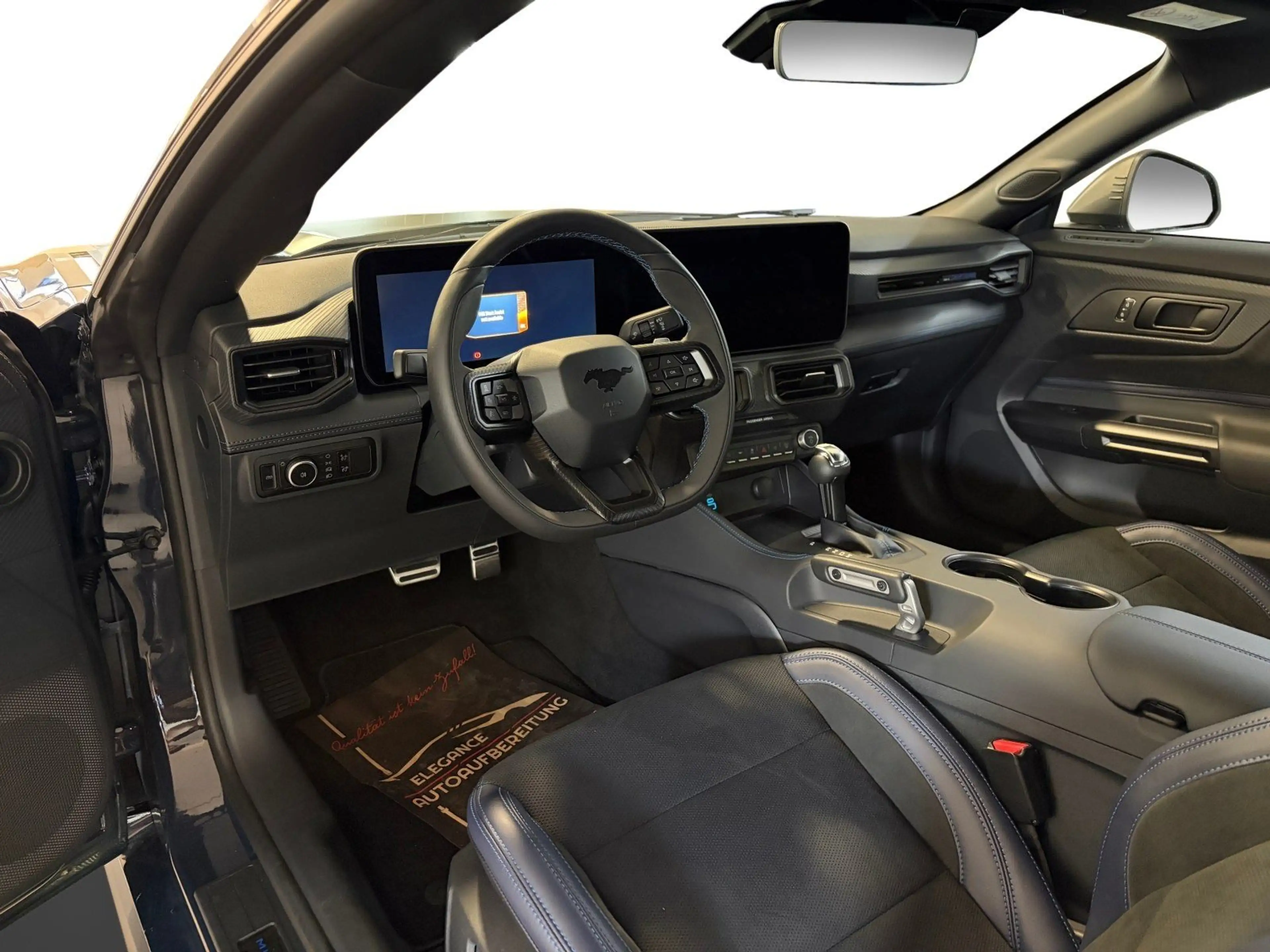 Ford Mustang Dark Horse — photo 14