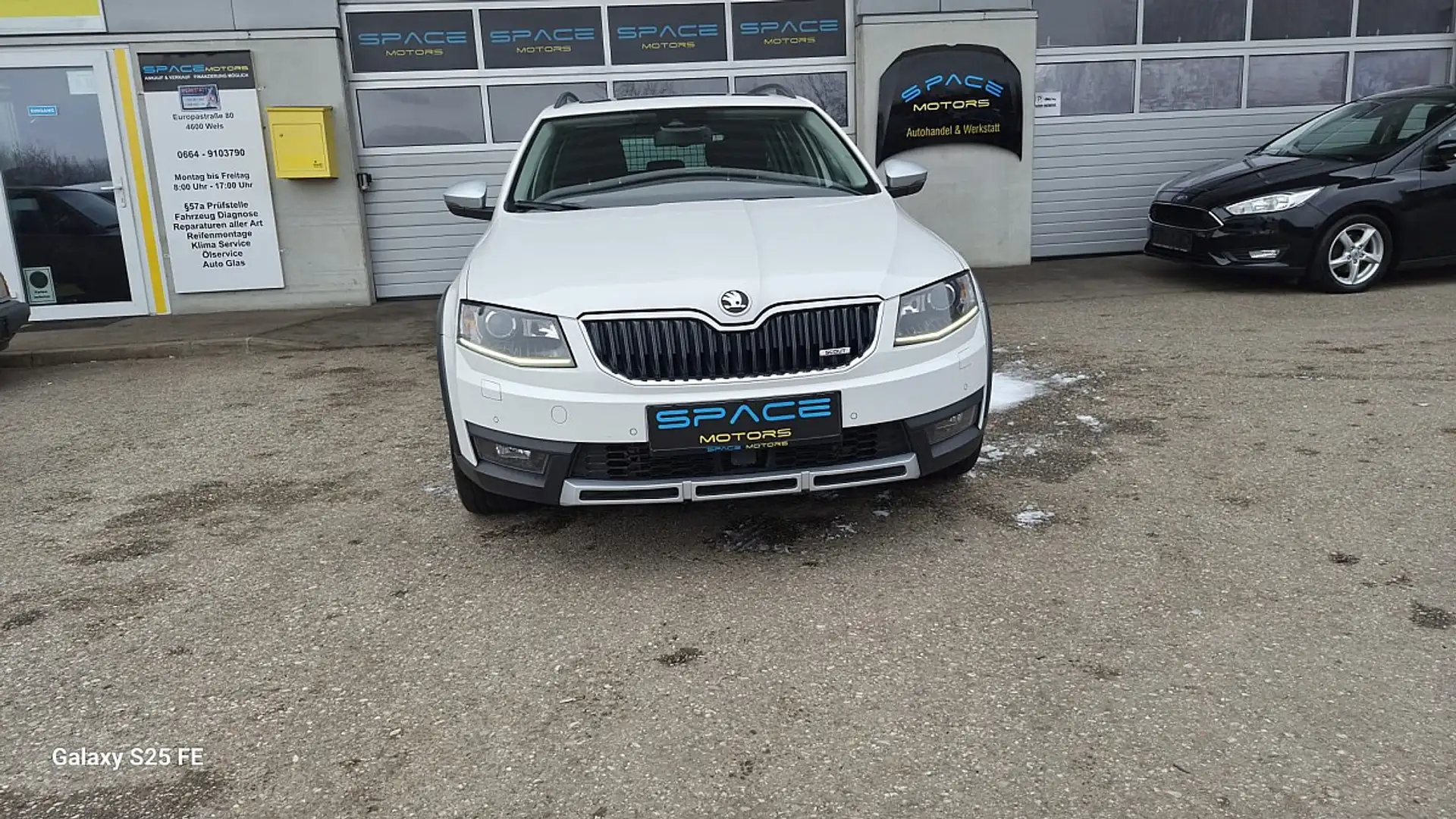 Skoda Octavia Combi 2,0 TDI 4x4 Scout DSG Weiß - 2