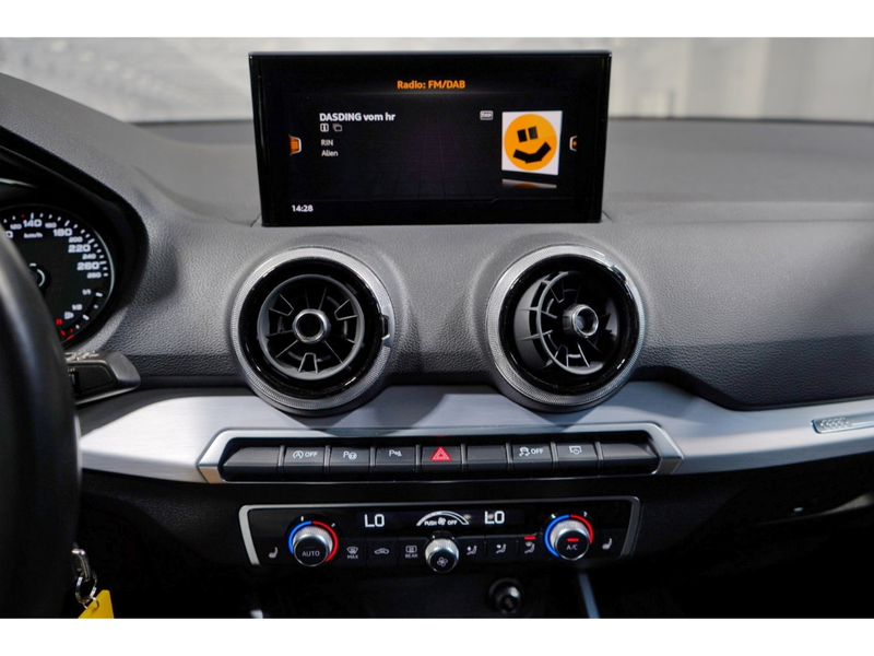 Audi Q2 basis 35 TFSI S tronic KAMERA ACC AHK — photo 9